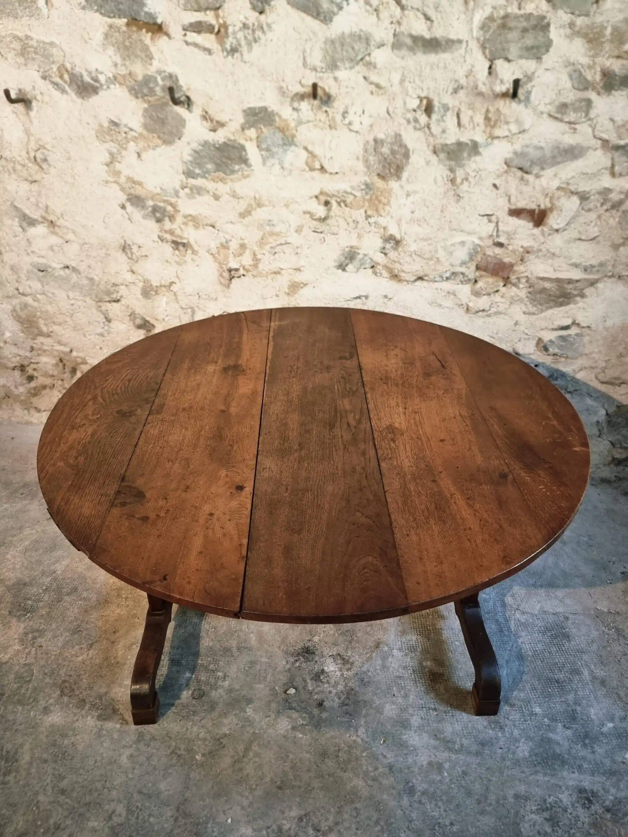 Antique French oak wine table – Loire region – Tilting top – 107 cm diameter