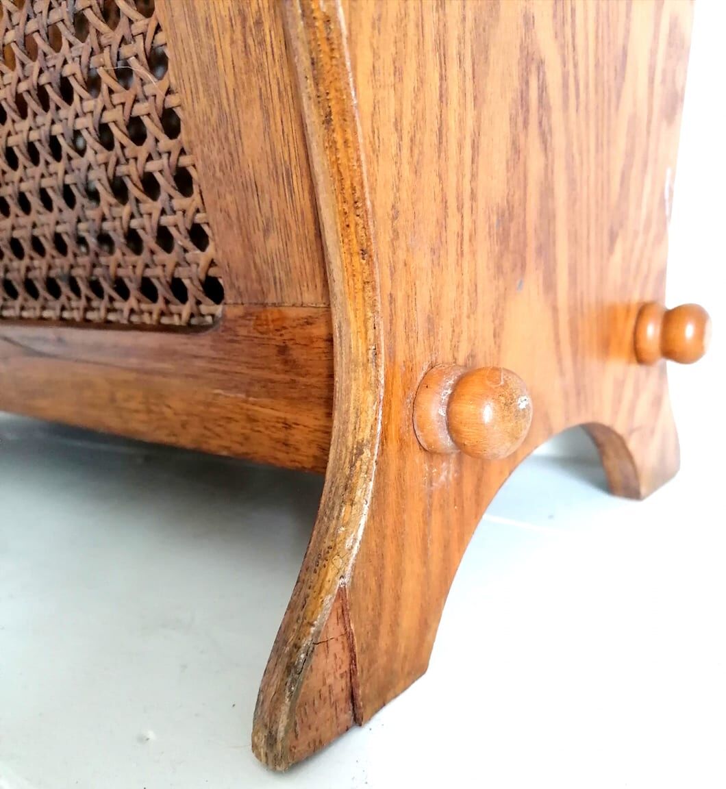 Vintage cannage magazine door