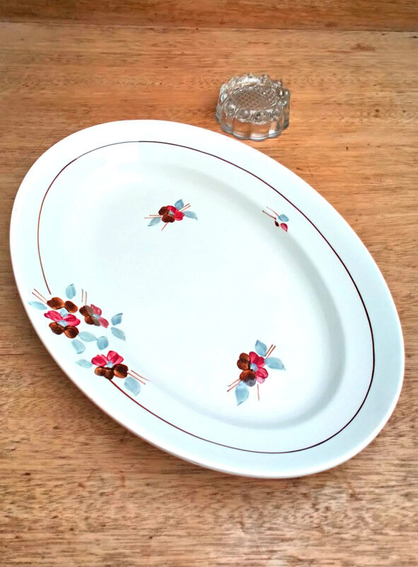 Oval serving plate St Amand 502