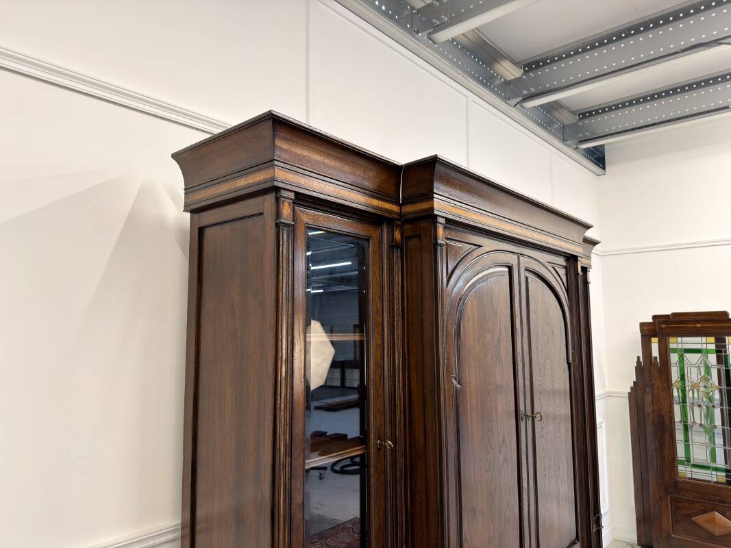 Classic English Royal Antique Collection Bookcase