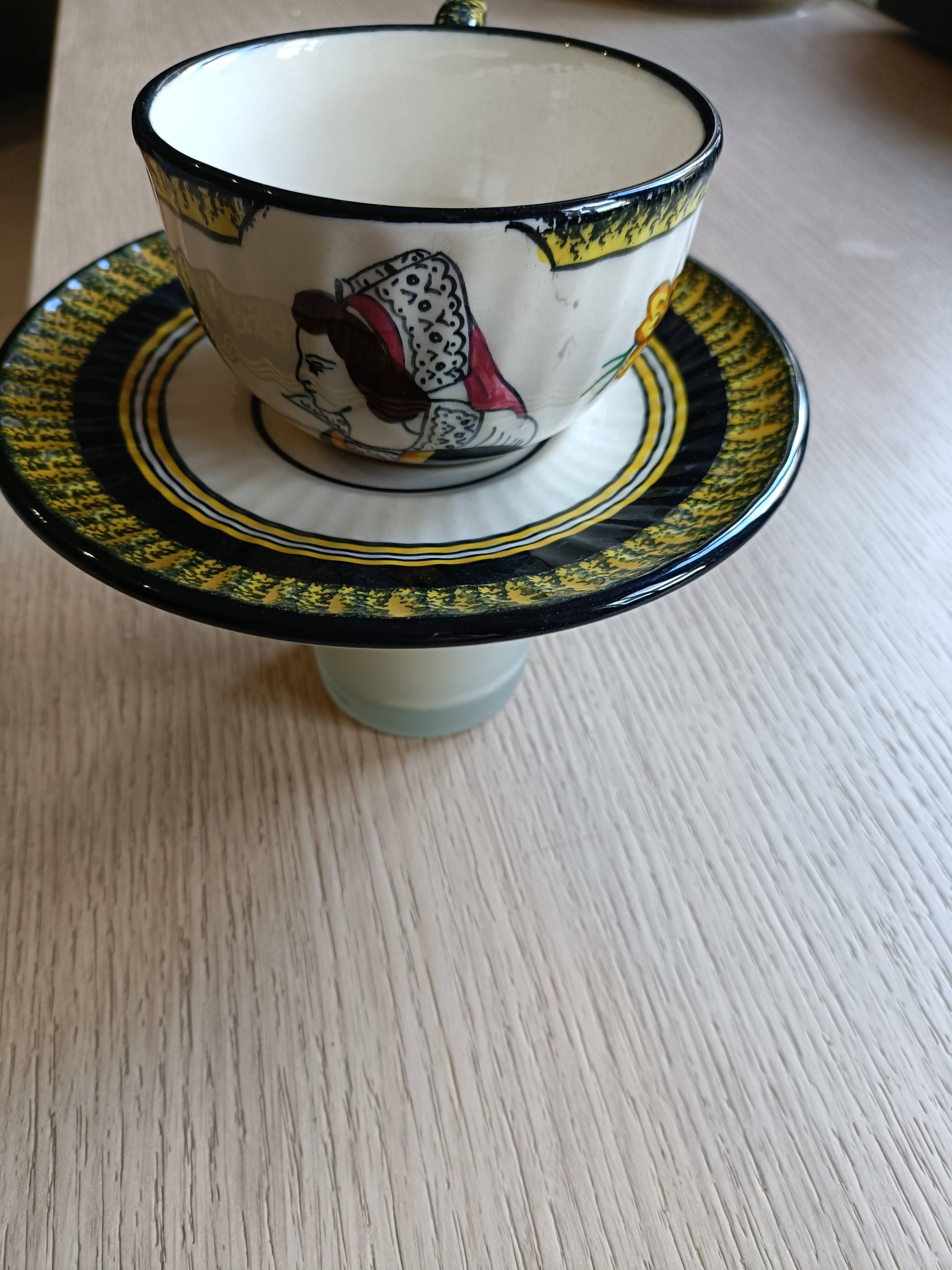 Tasse à thé avec soucoupe Henriot Quimper