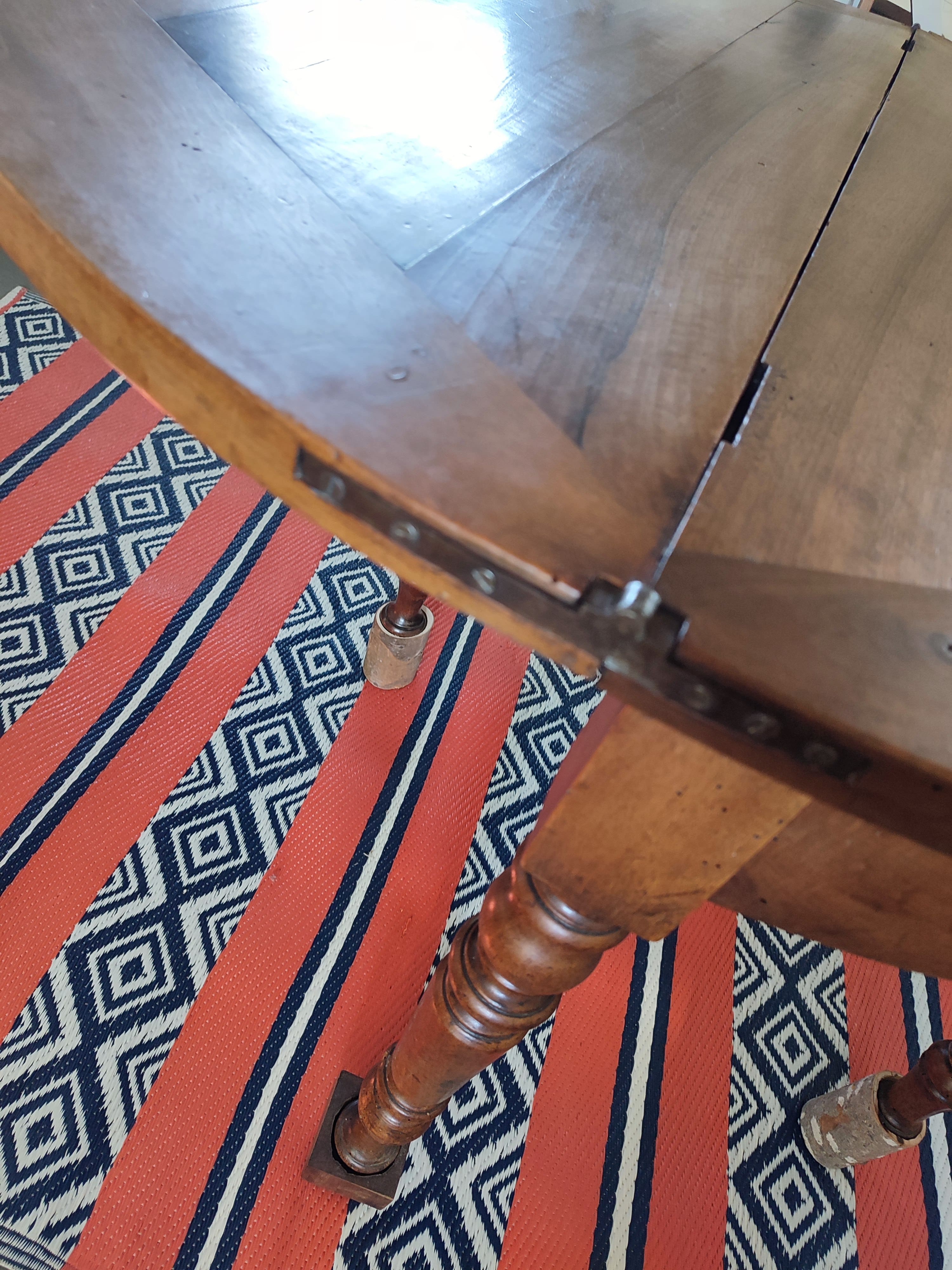 Round or half-moon oak table