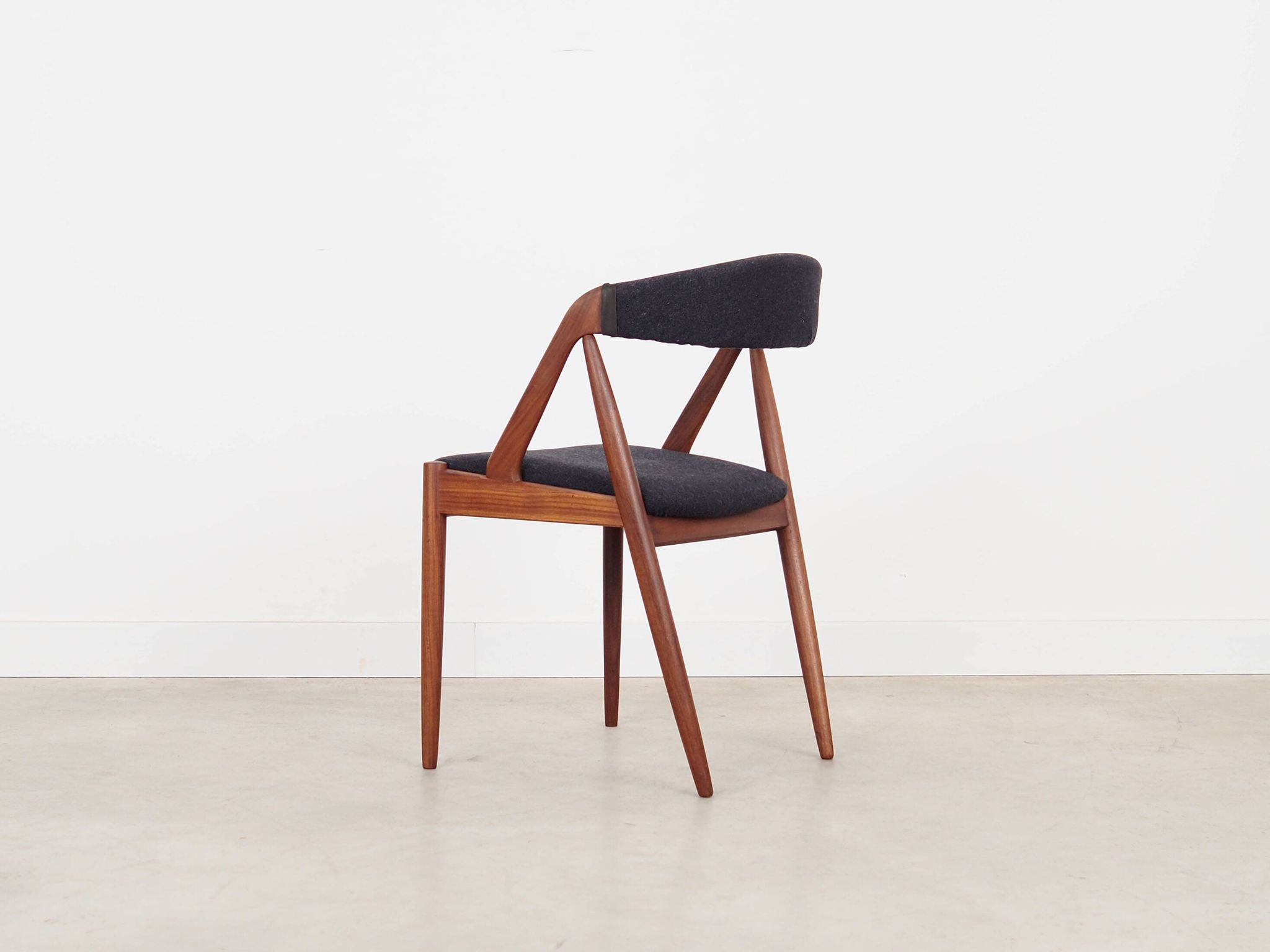 Ensemble de quatre chaises en teck, design danois, années 1970, designer : Kai Kristiansen