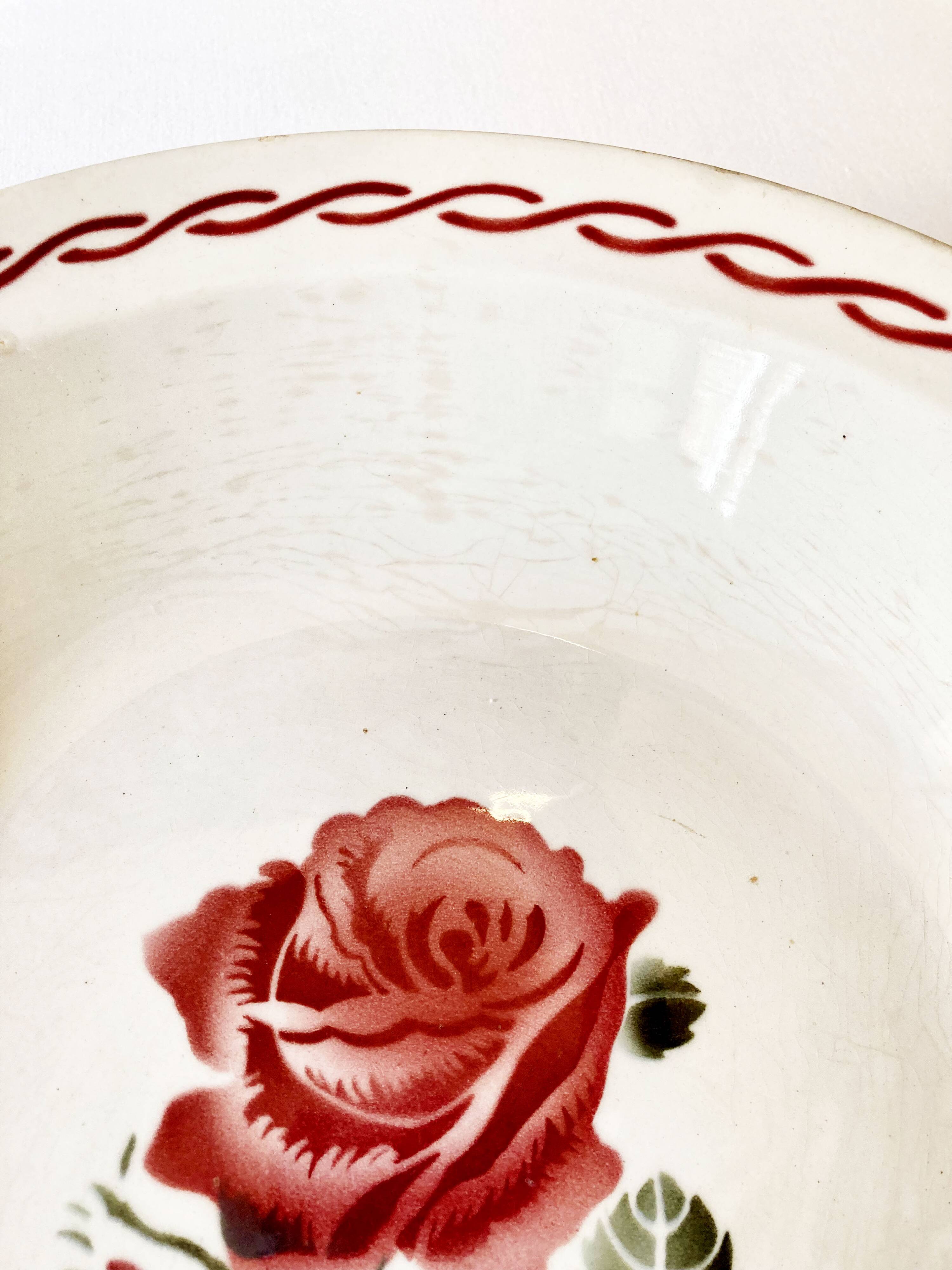 Dish with rose decoration