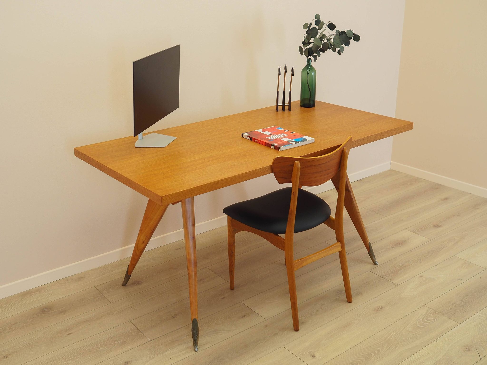 Oak desk, Italian design, 1970s, manufactured in Italy