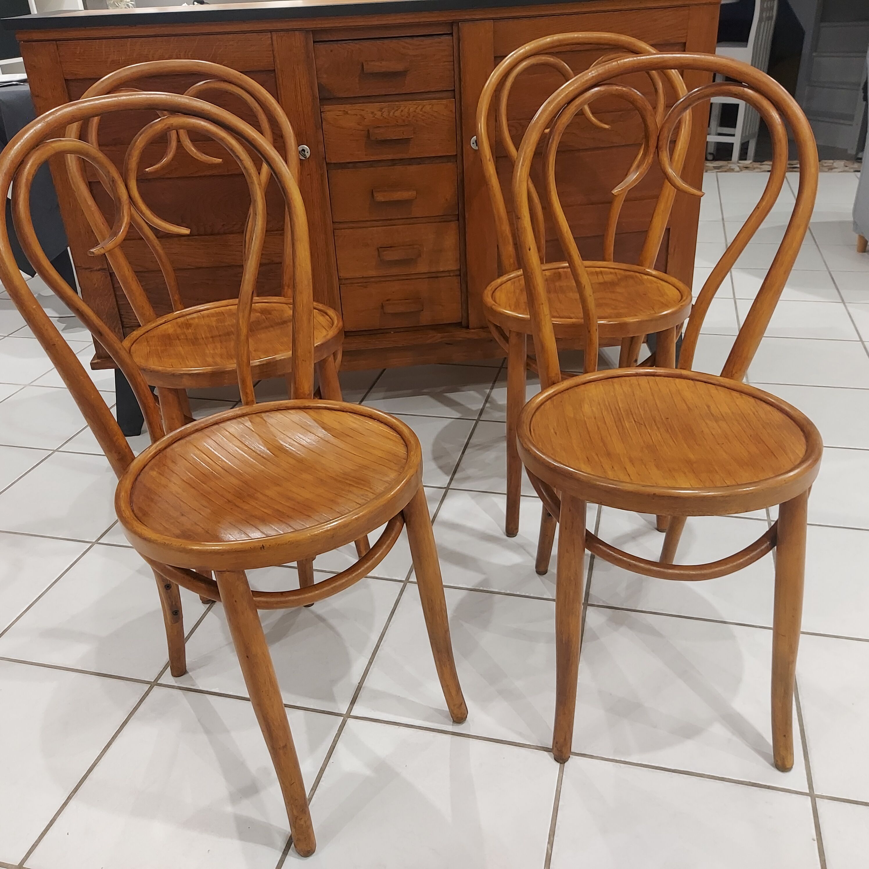 Suite de 4 chaises de bistrot bois courbé