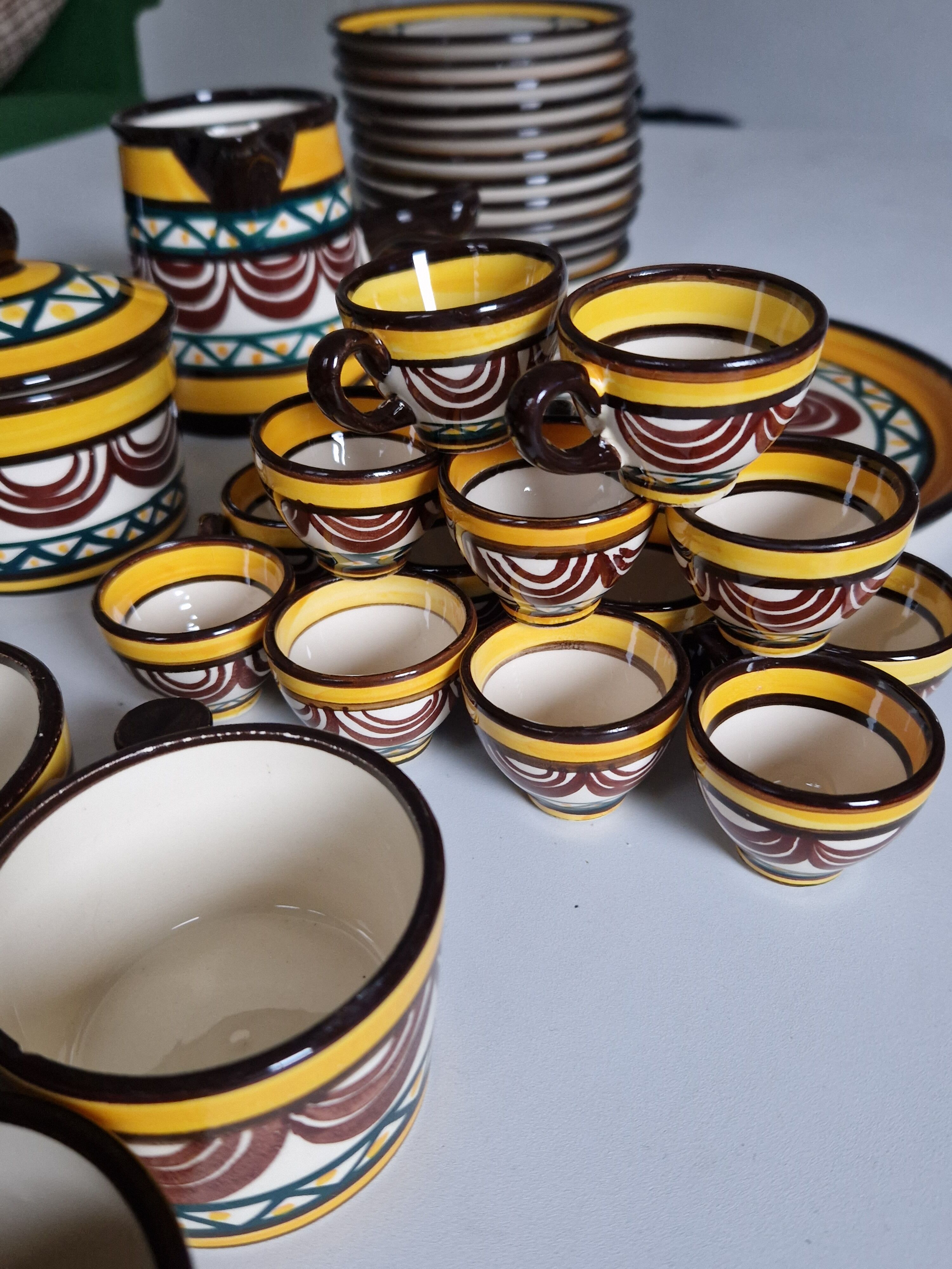 St Jean de Bretagne 38-piece coffee set