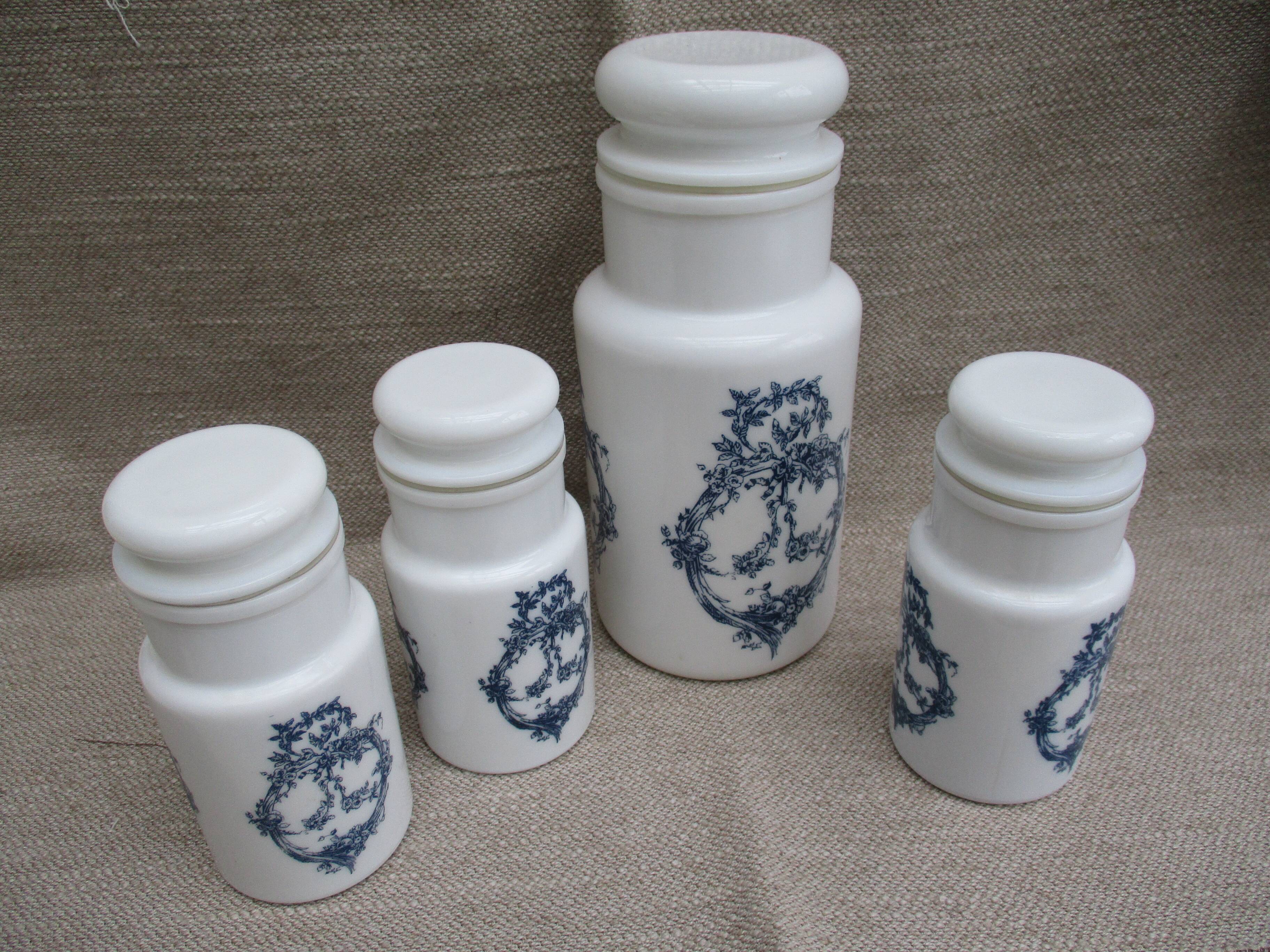 Set of Pots in white opaline
