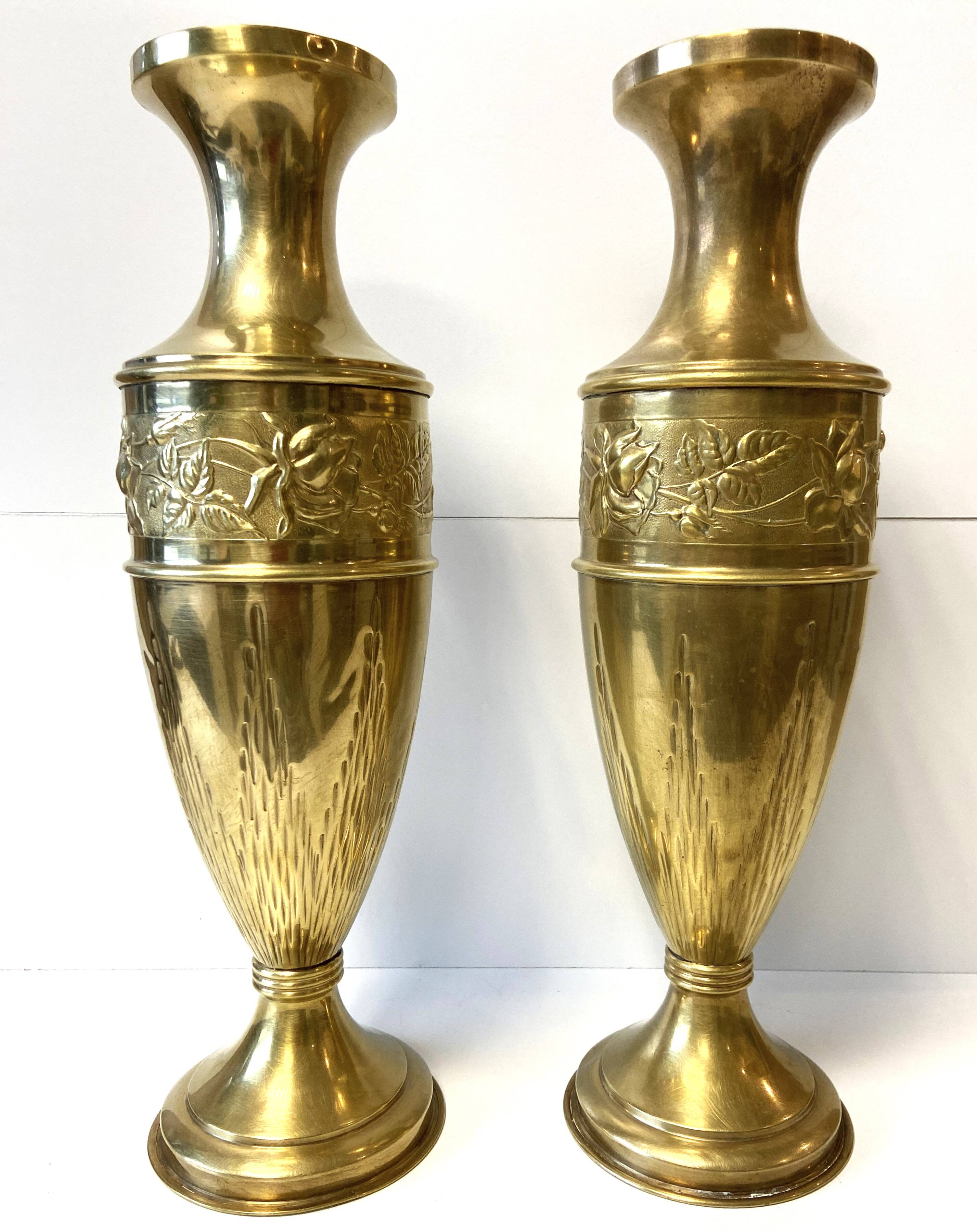 Paire de Soliflores Vases d'Autel Balustre Cuivre Jaune Art Nouveau