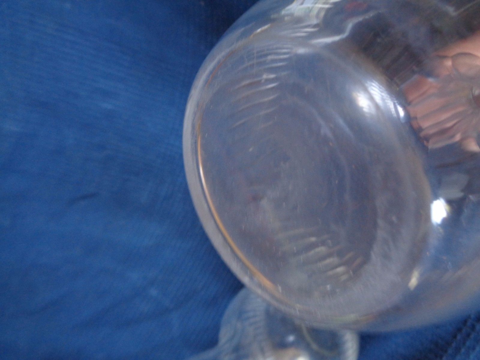 Lot de 2 carafes en cristal taille main cul meule
