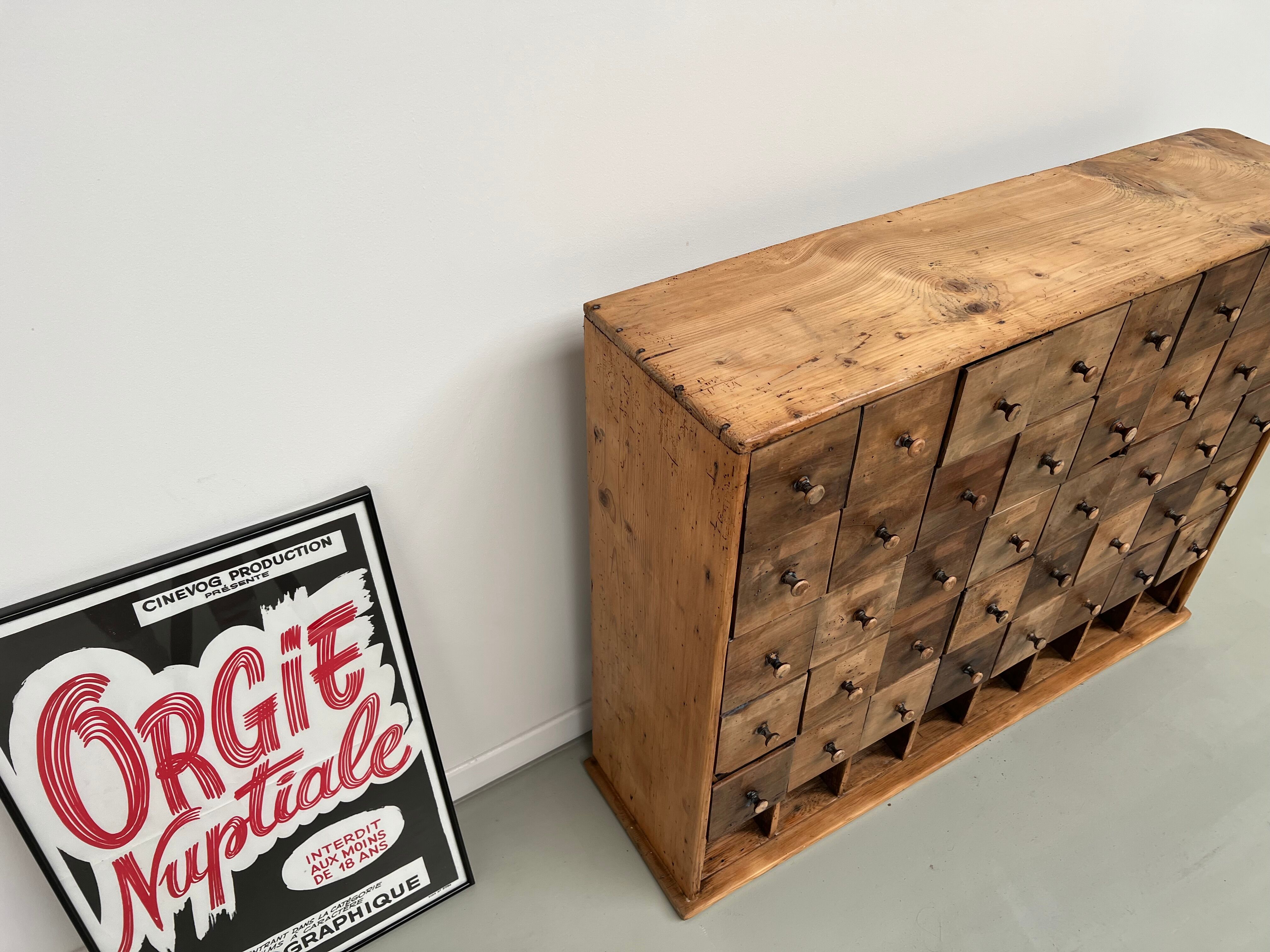 Meuble de rangement à tiroirs