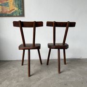 Paire de chaises tripodes savoyardes art populaire chêne