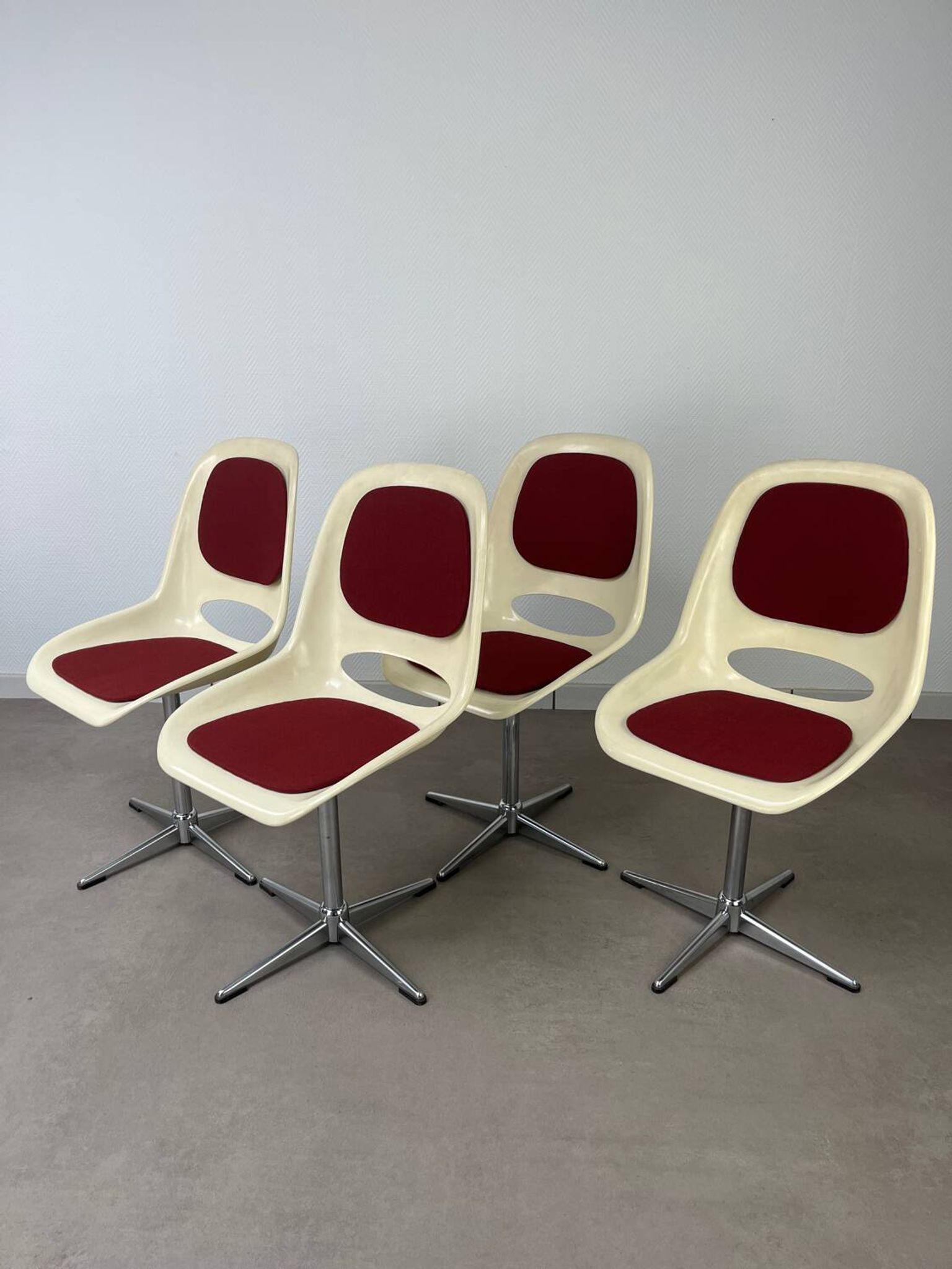4 chaises Space Age, coque années 70 pour Lockhausen