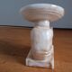 Statuette serre livre en albâtre