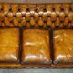 Canapé Chesterfield vintage cuir restauré