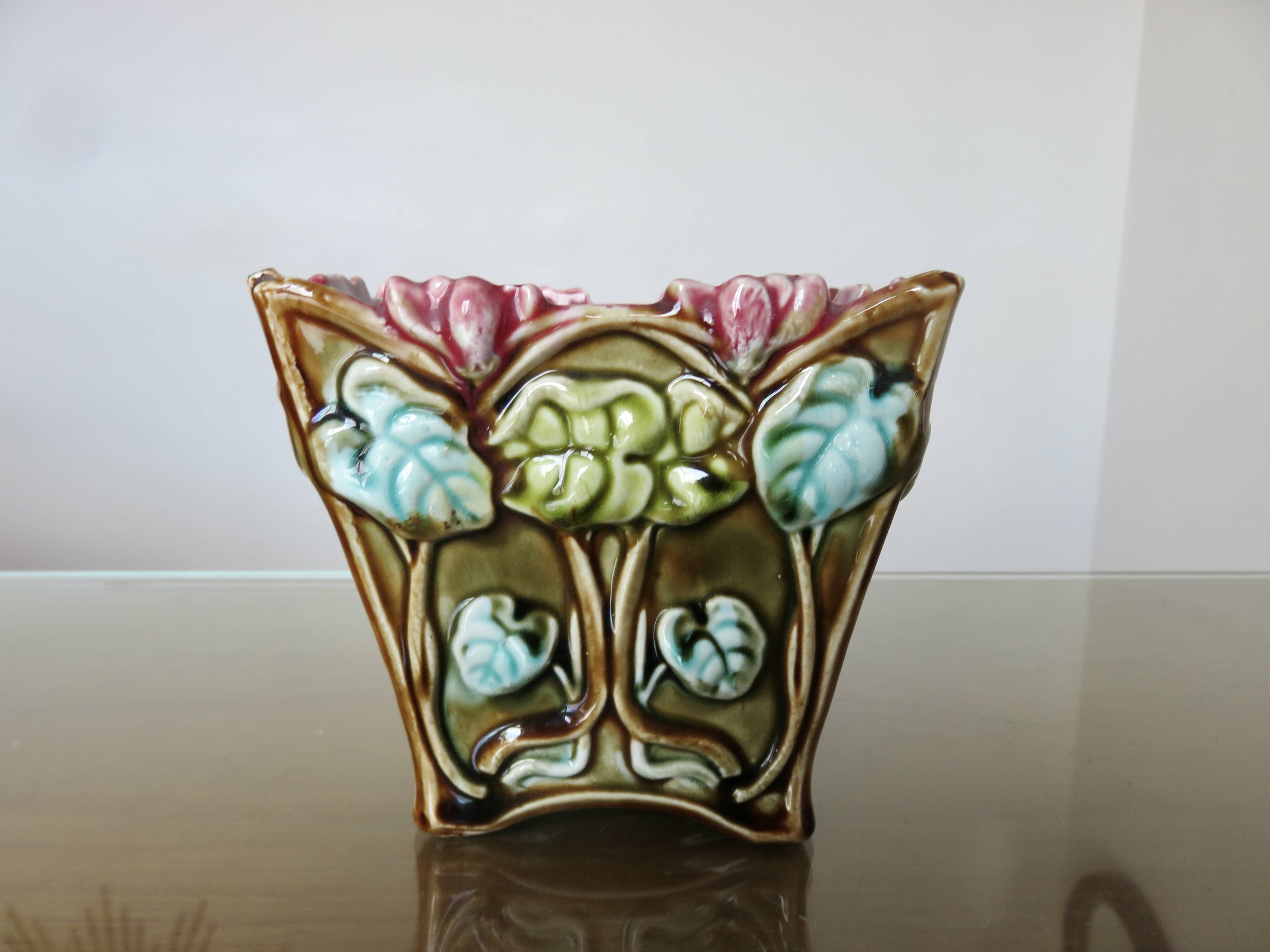 Vase, art nouveau cache pot, in barbotine, Onnaing majolica with floral motif.