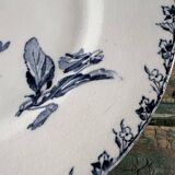 Sarreguemines Stella model plate on heel with blue decoration, 19th century