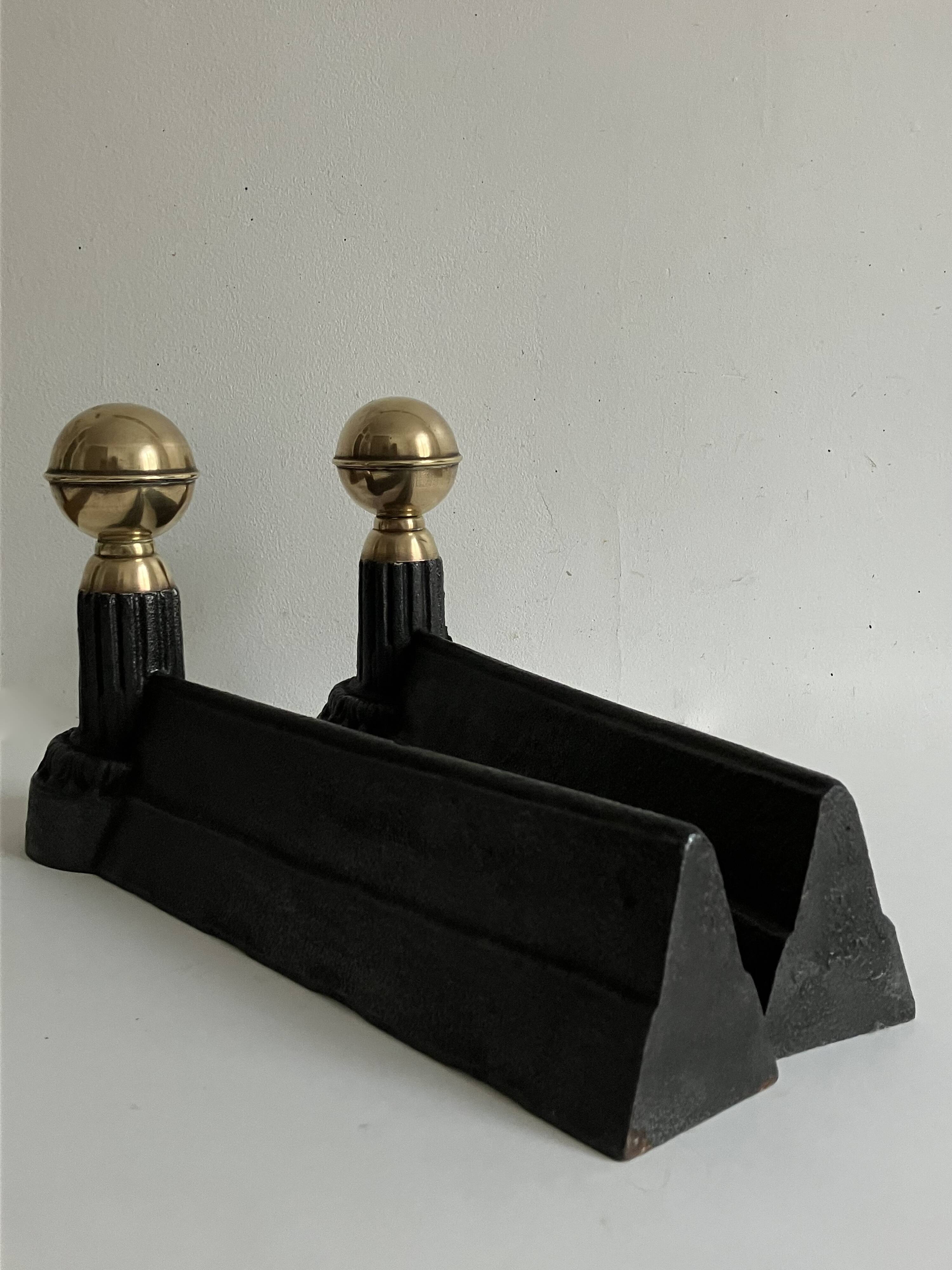 Paire de chenets, accessoires de cheminée