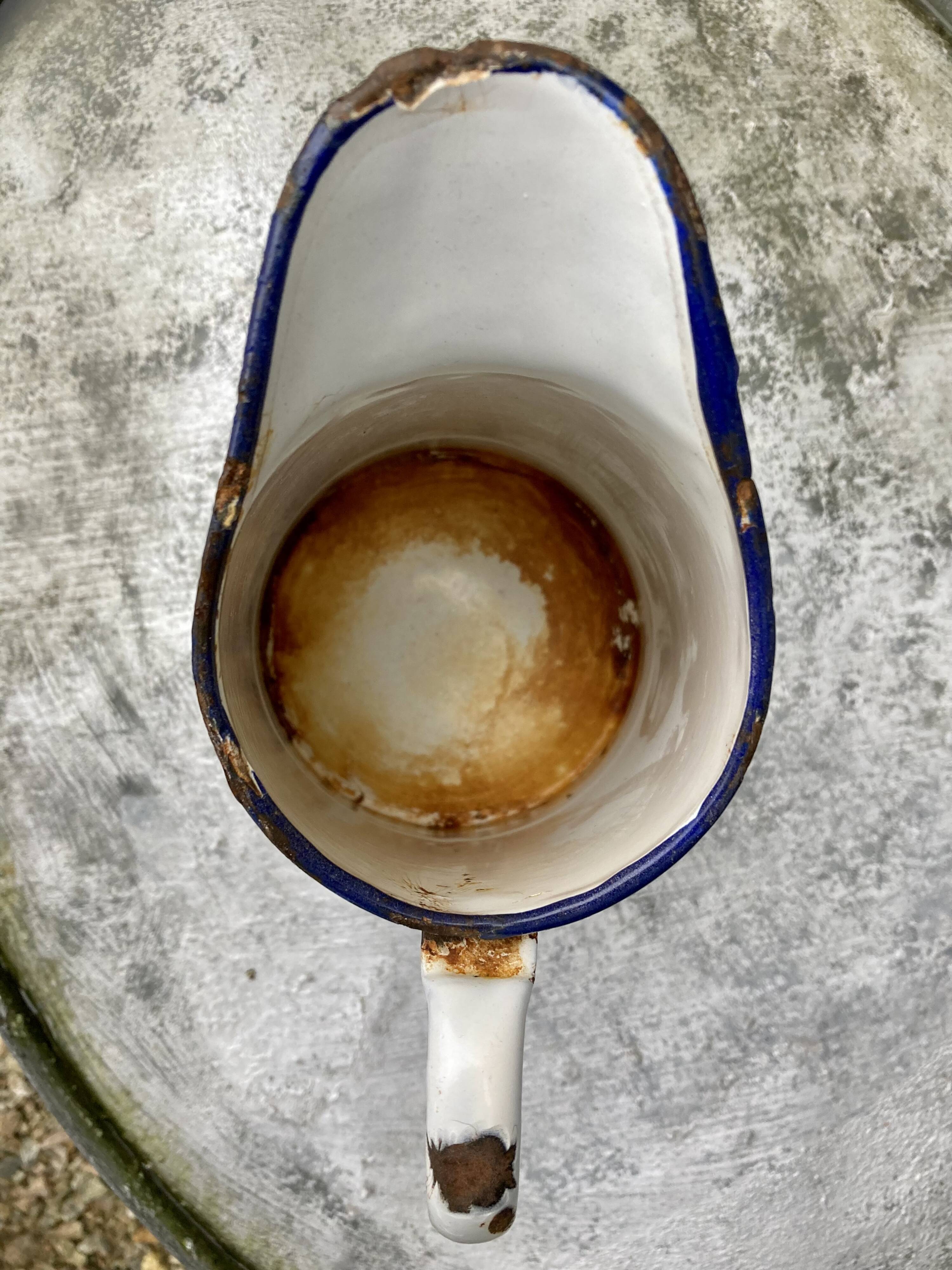 Pichet blanc tôle émaillée