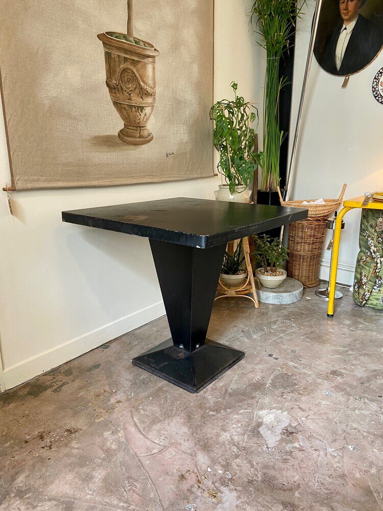 Black metal table ☐ 80 x 80 cm