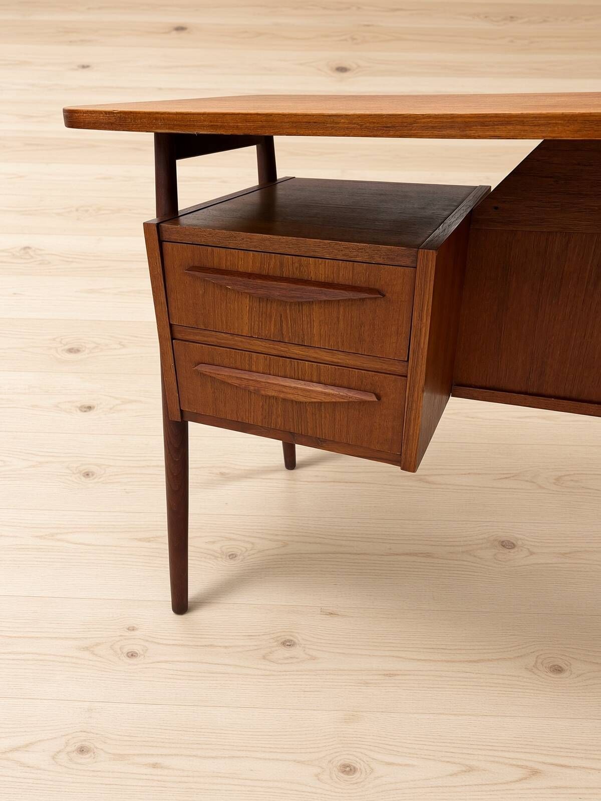 Bureau en teck petit danois par Gunnar Nielsen pour Tibergaard