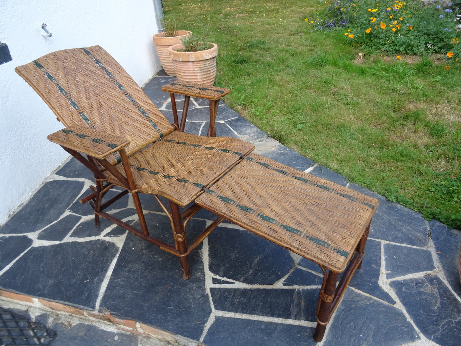 Rattan folding lounge chair