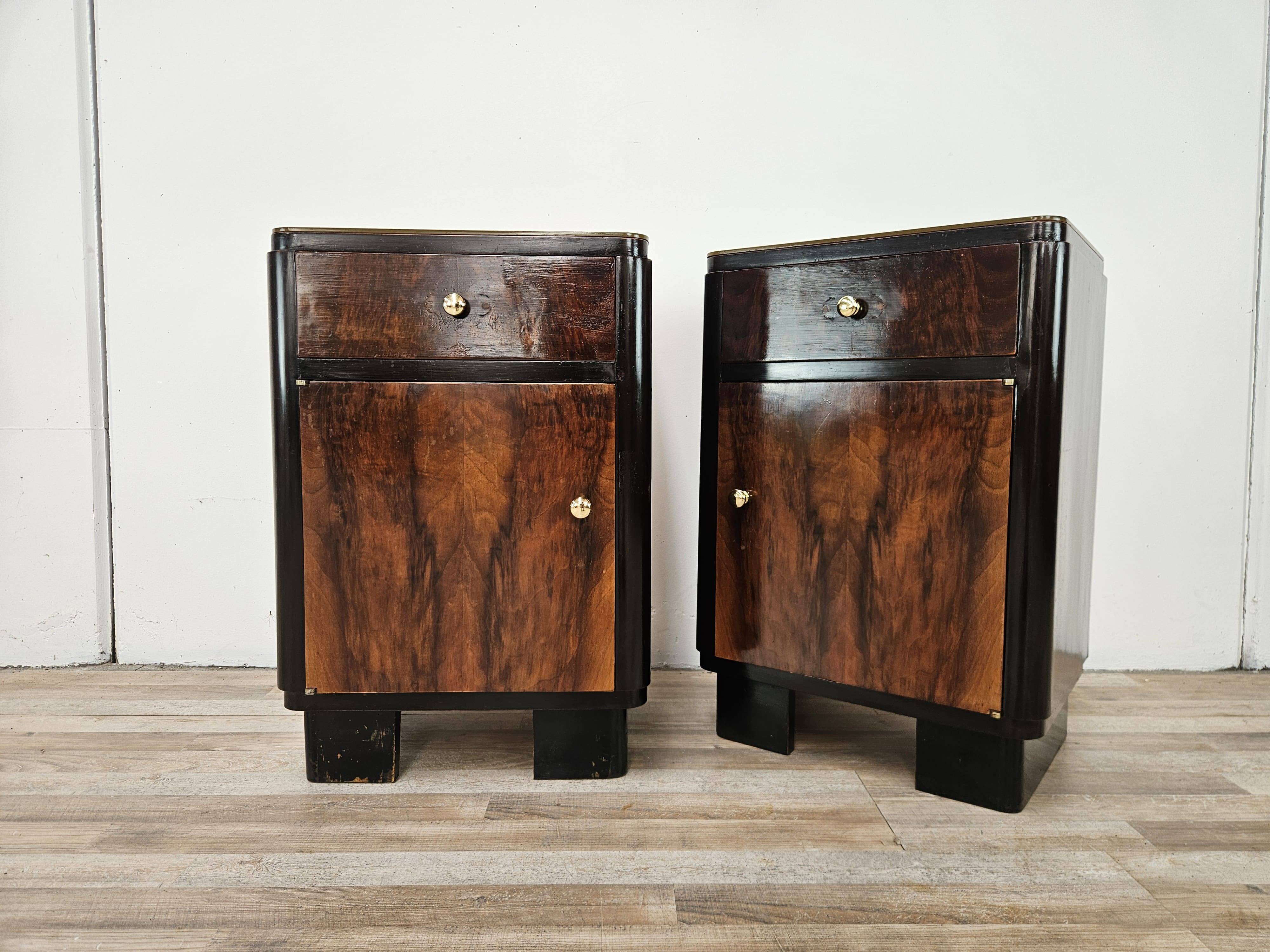 Art Decò bedside tables in walnut burl with pink glass top