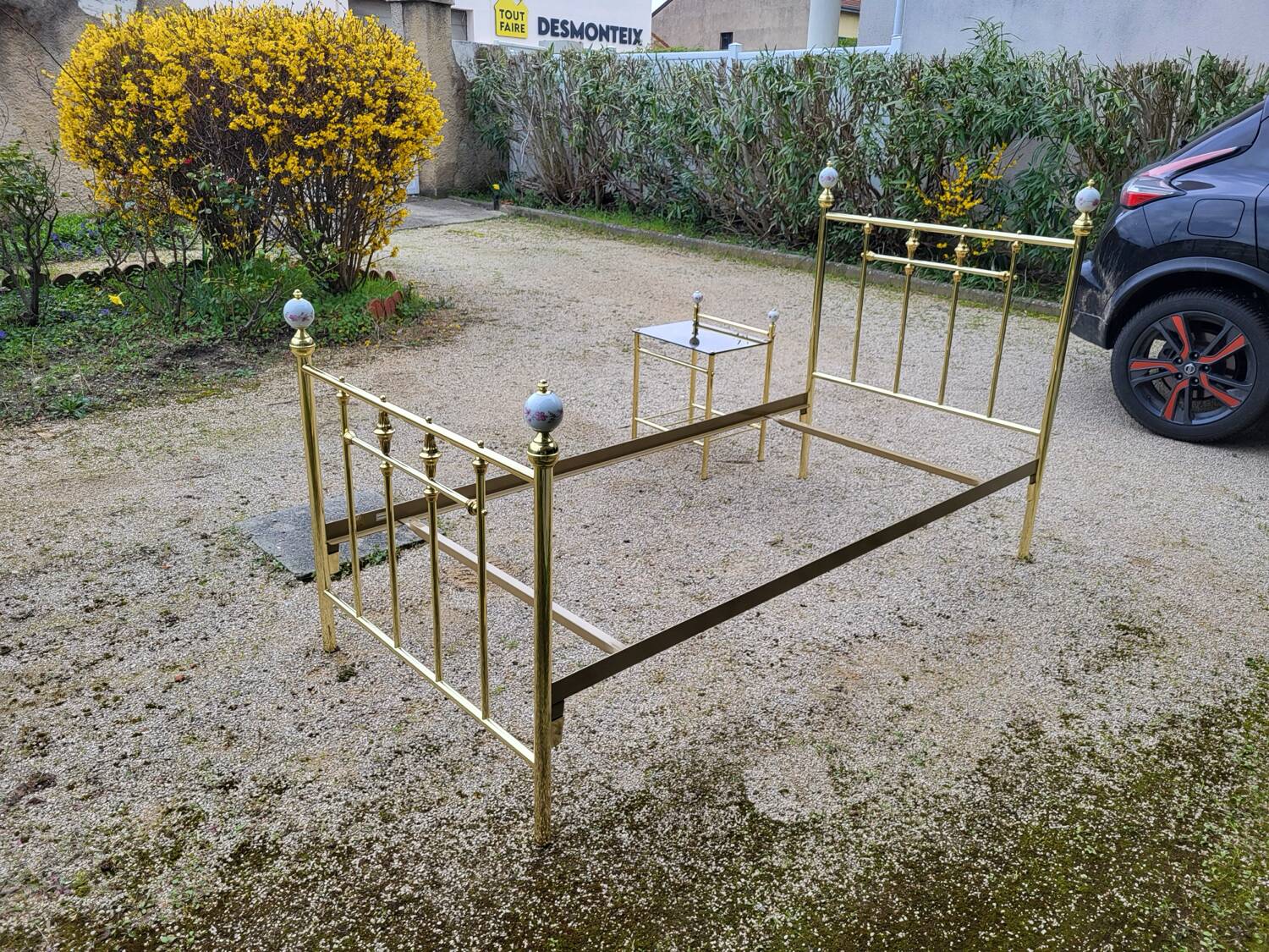 Vintage single bed and nightstand in gilded brass