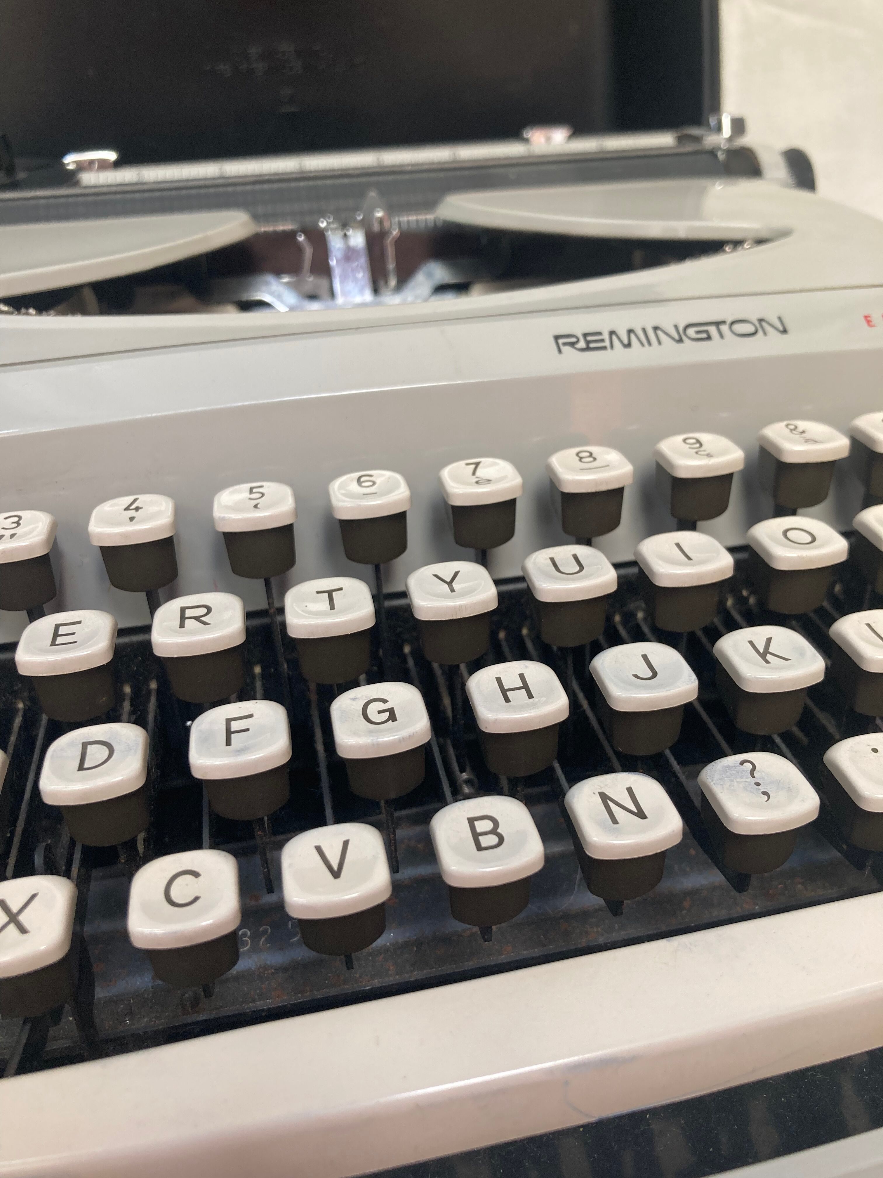 Typewriter Remington envoy