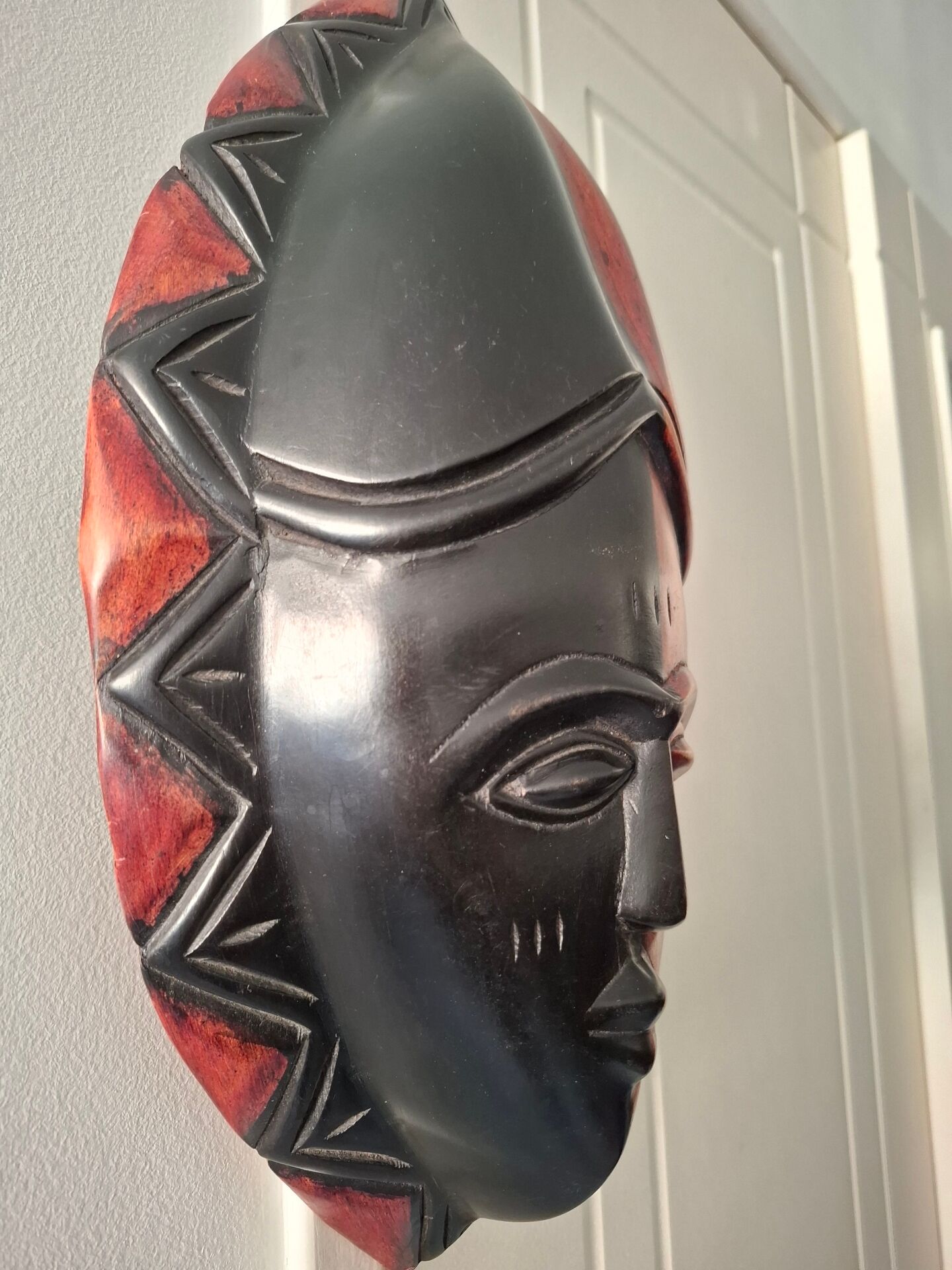 Masque africain en bois art tribal