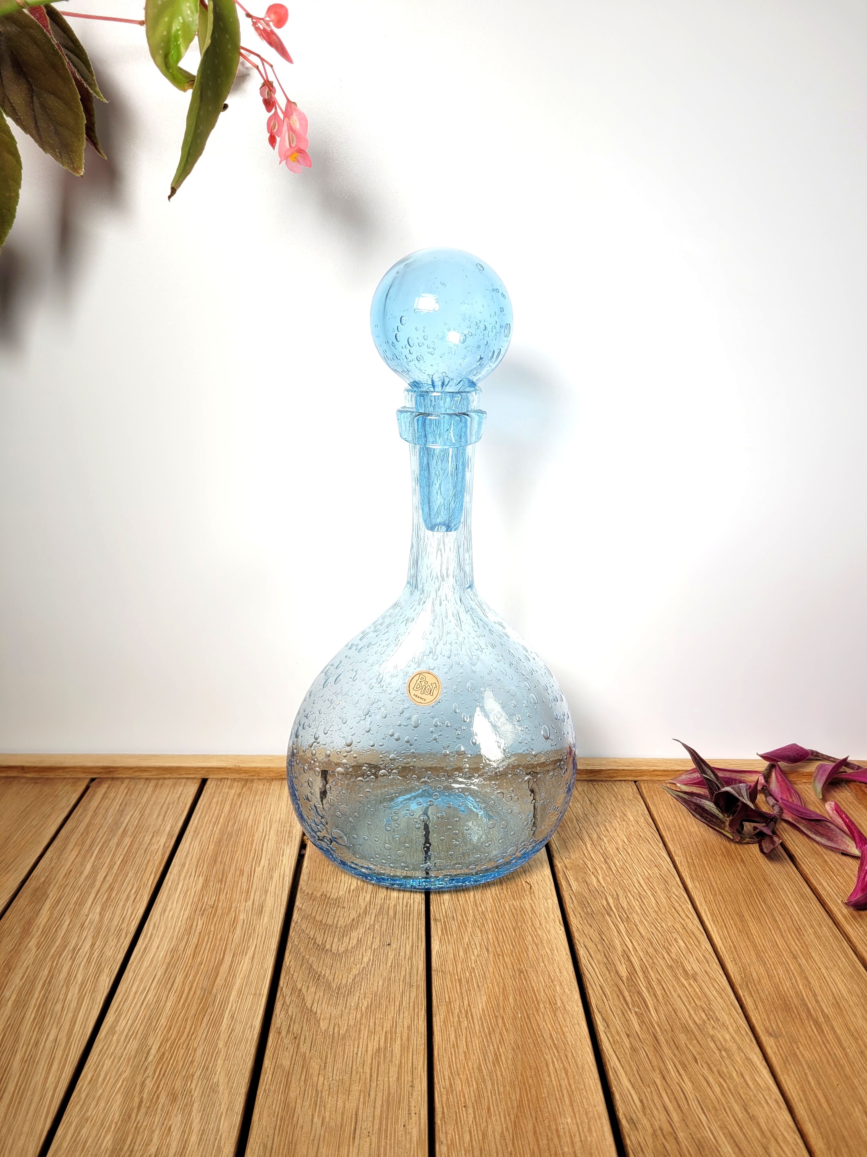 Carafe Biot blue bubbled glass
