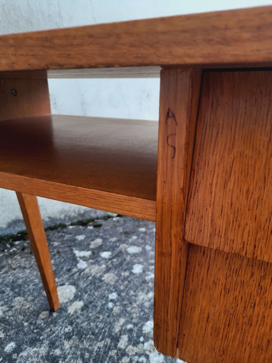 Vintage desk feet compass