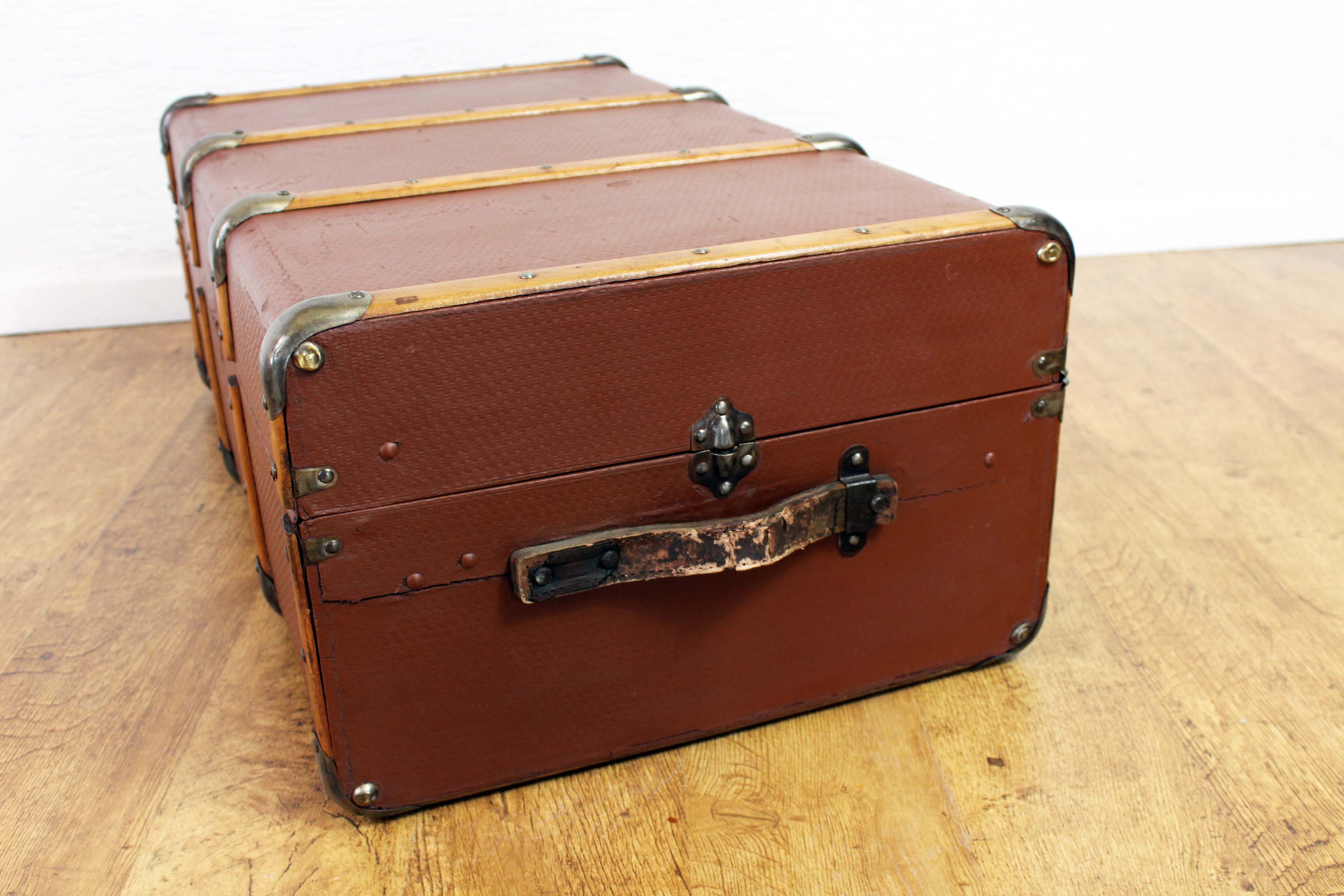 Trunk or suitcase of the 30s