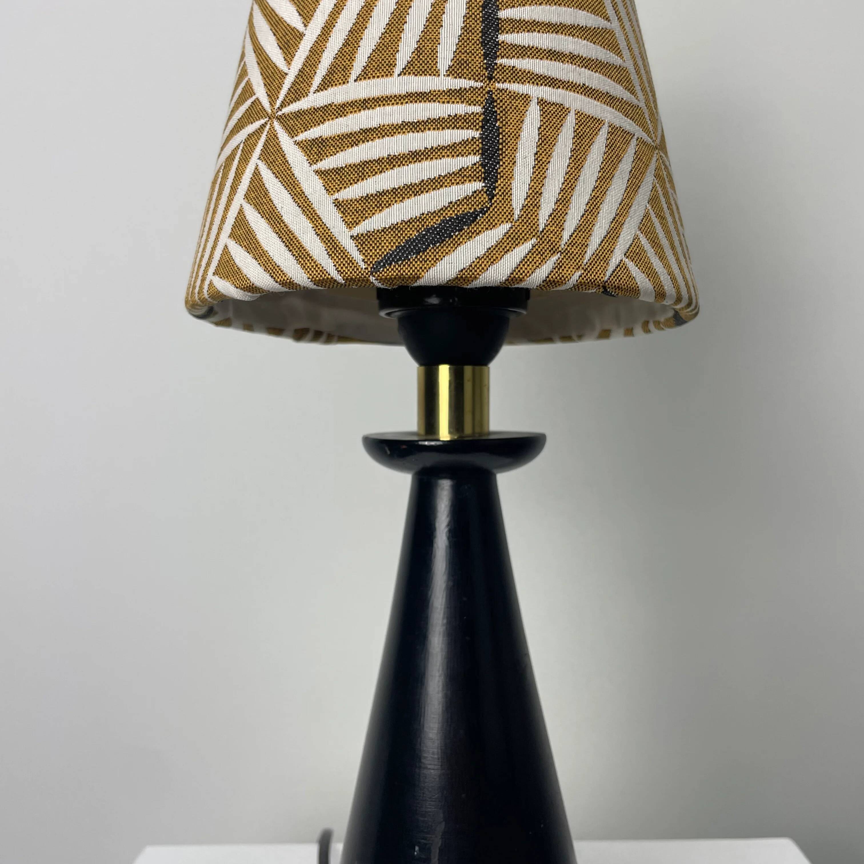 Conical table lamp in brass and wood, Italy 1960