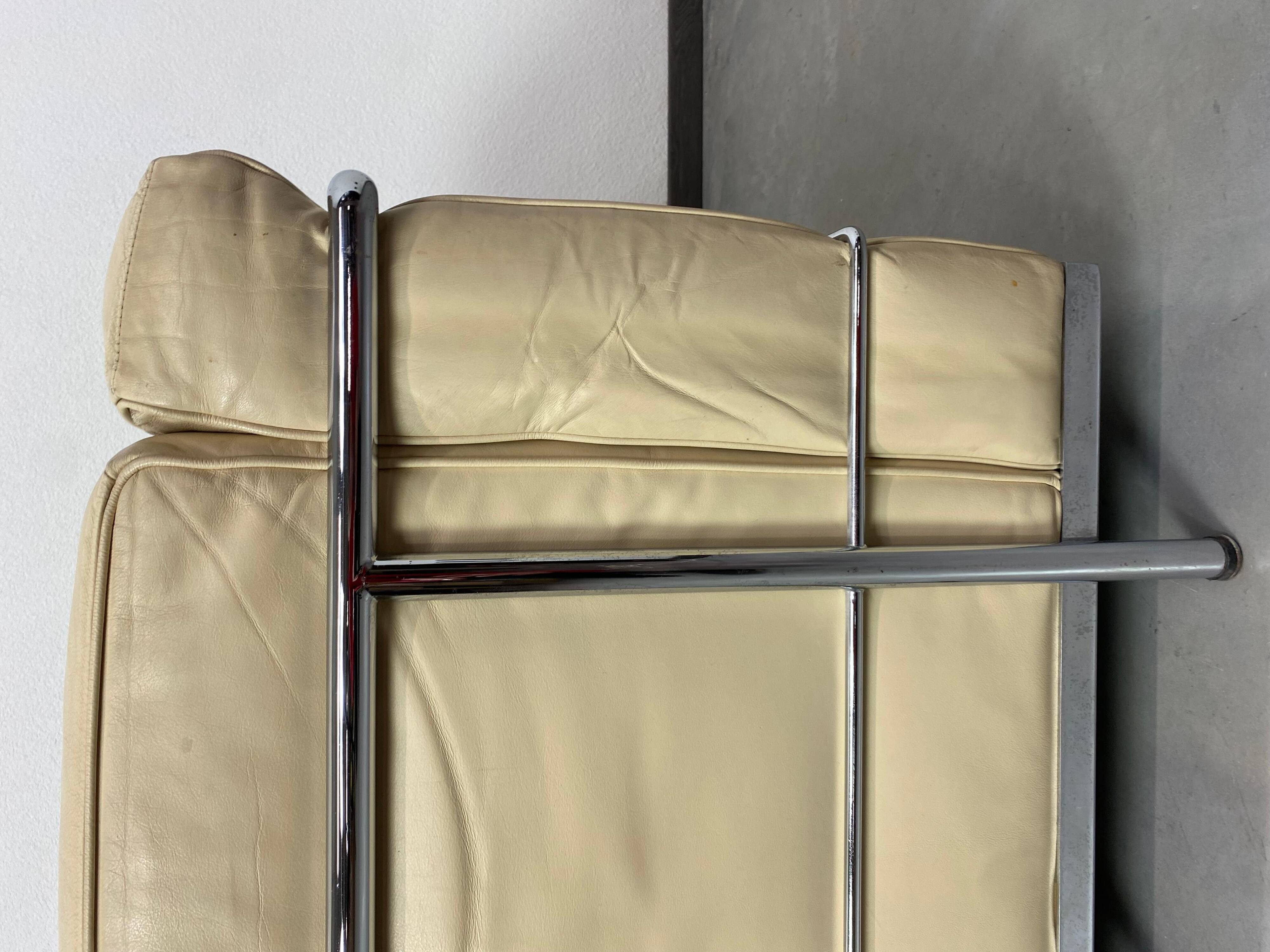 Fauteuils clubs en cuir blanc LC2 par Le Corbusier pour Cassina