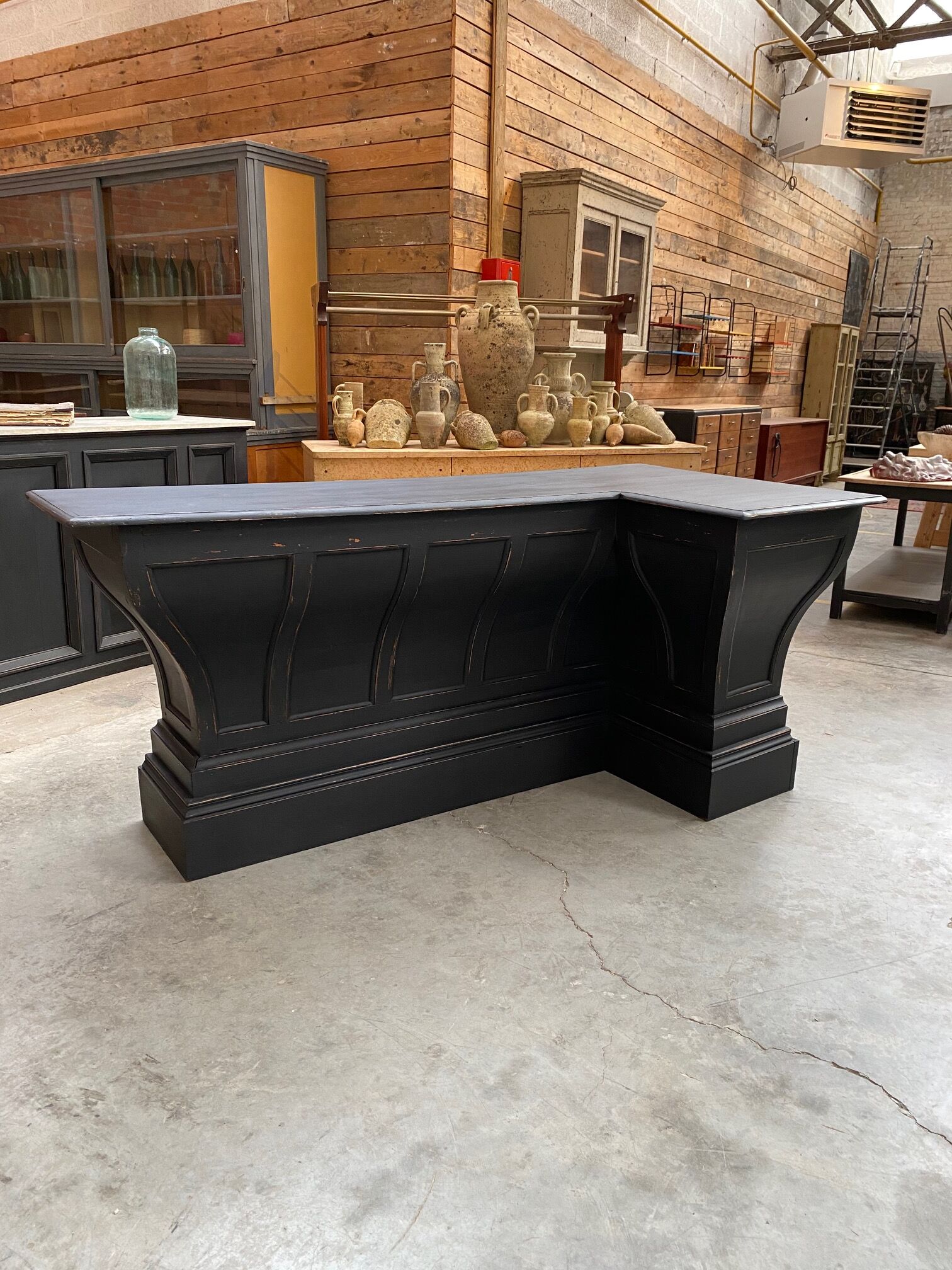 XXth middle corner counter