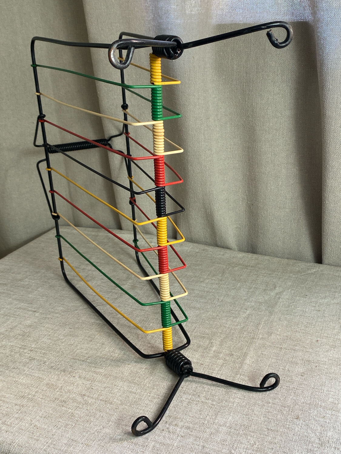 Scoubidou magazine rack, 1960s