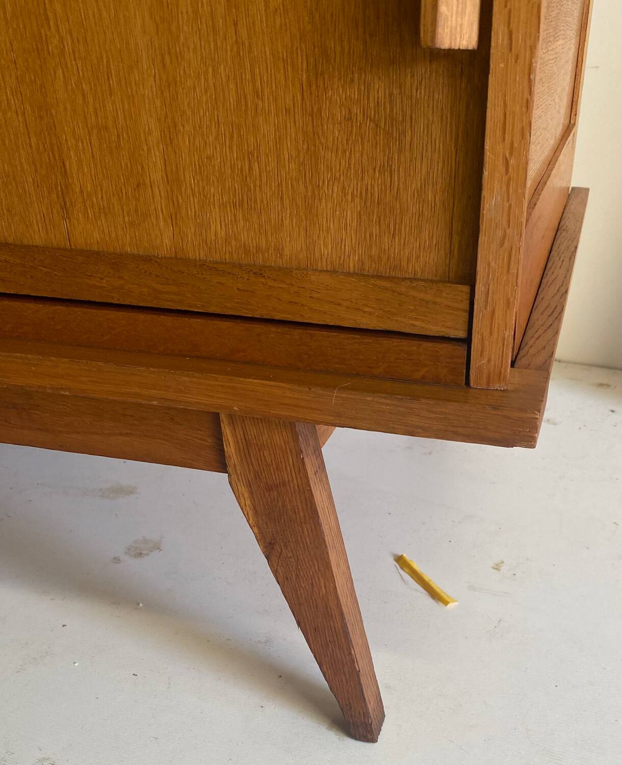 Armoire vintage pieds compas années 60