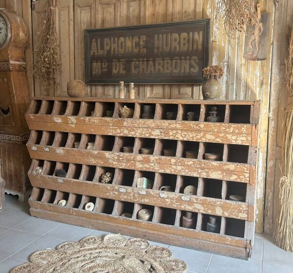 Ancien meuble grainetier à casiers