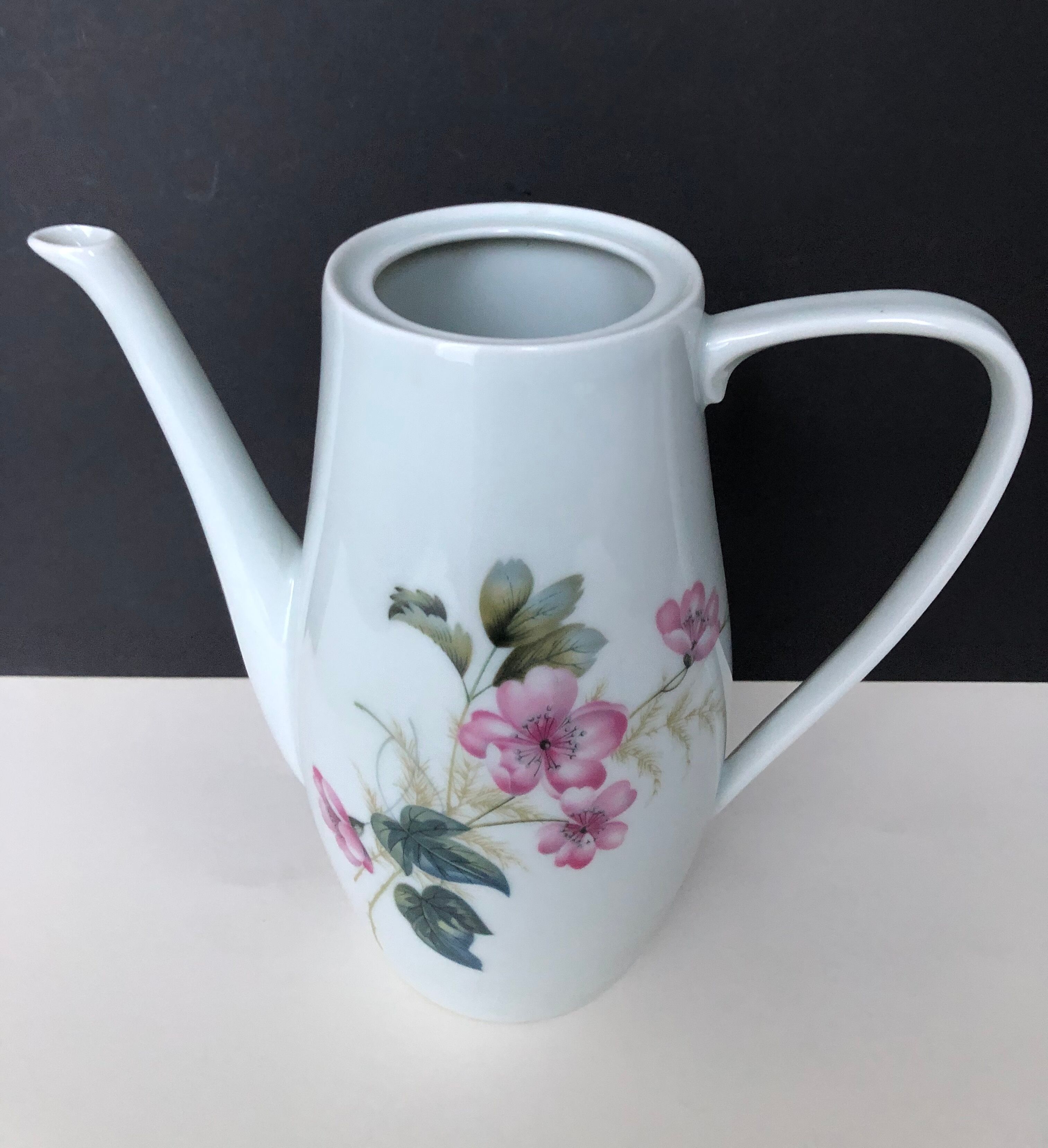 Verseuse en porcelaine de Limoges