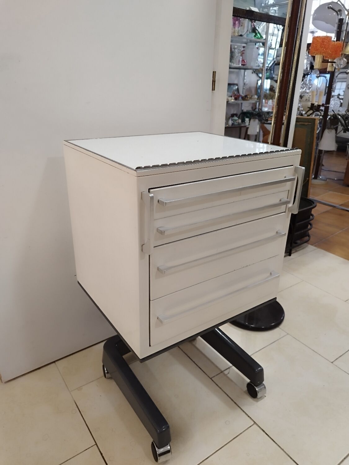 Metal dentist furniture
