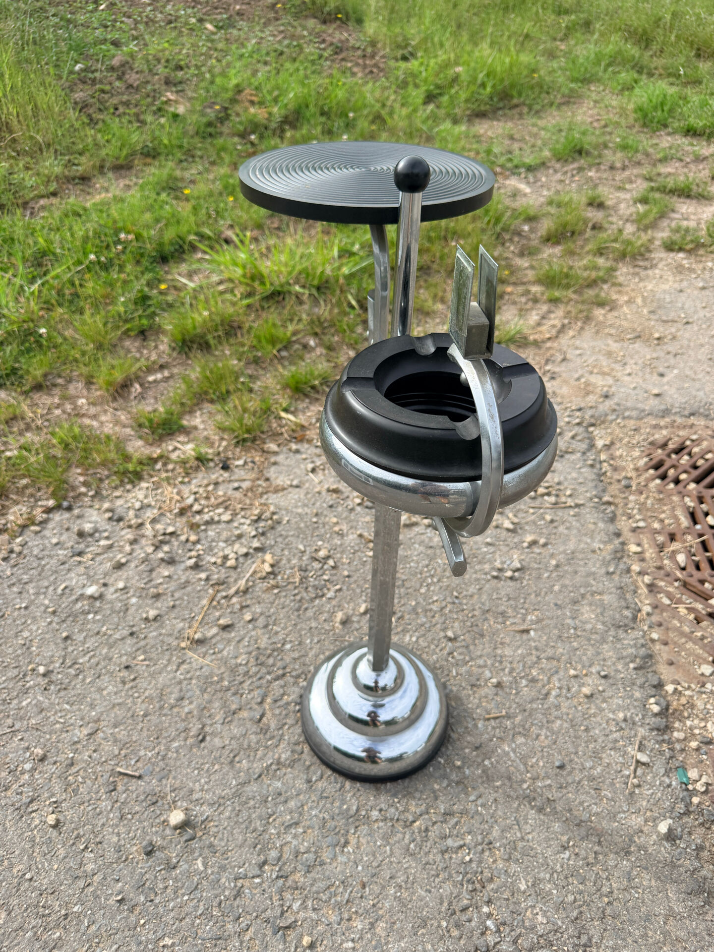 Art Deco ashtray, chrome and Bakelite by Demeyere, Belgium, 1930s.