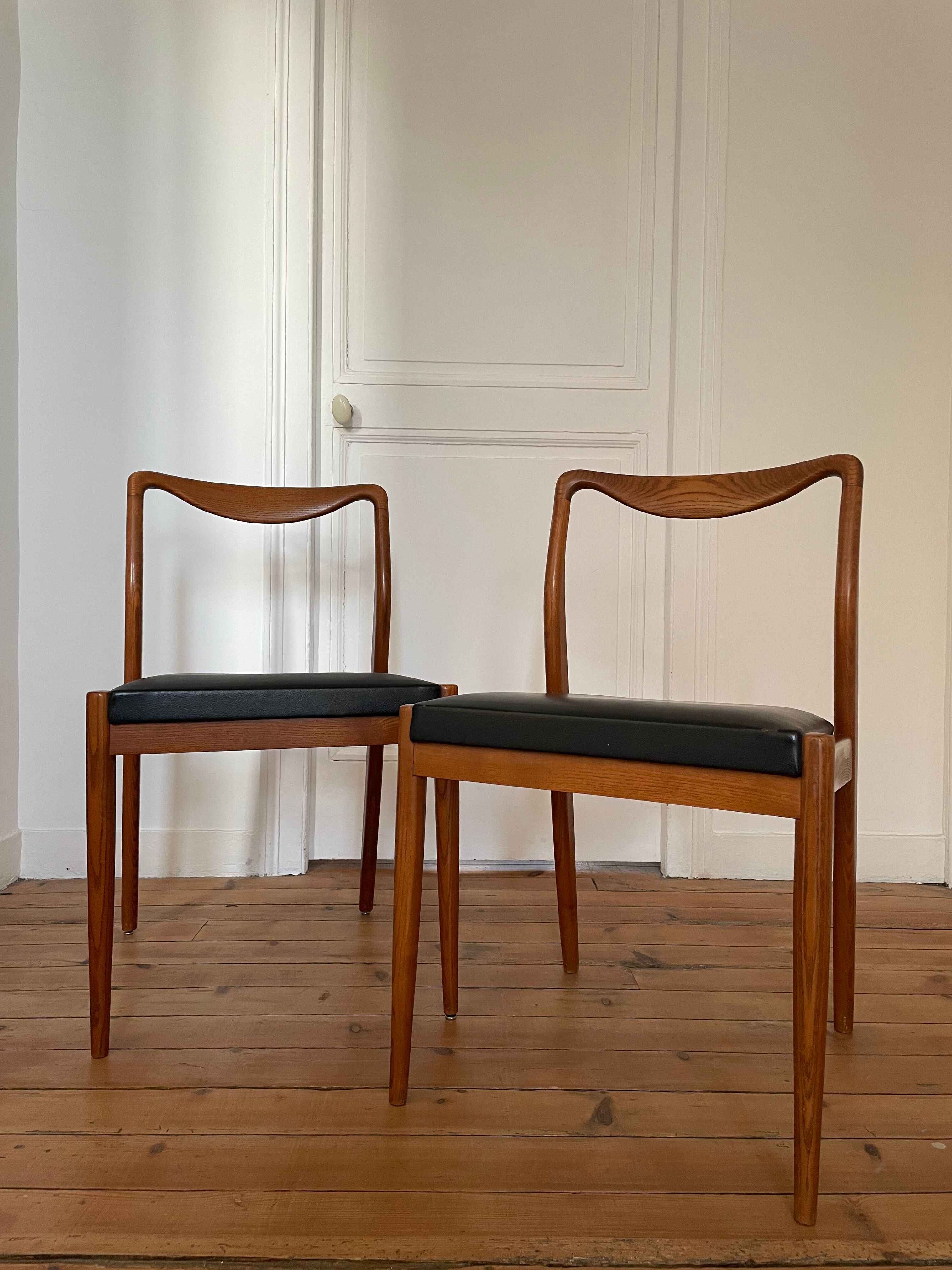 Pair of Scandinavian chairs in teak and skaï, 1965