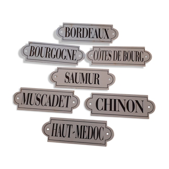 Set enamelled wine plates