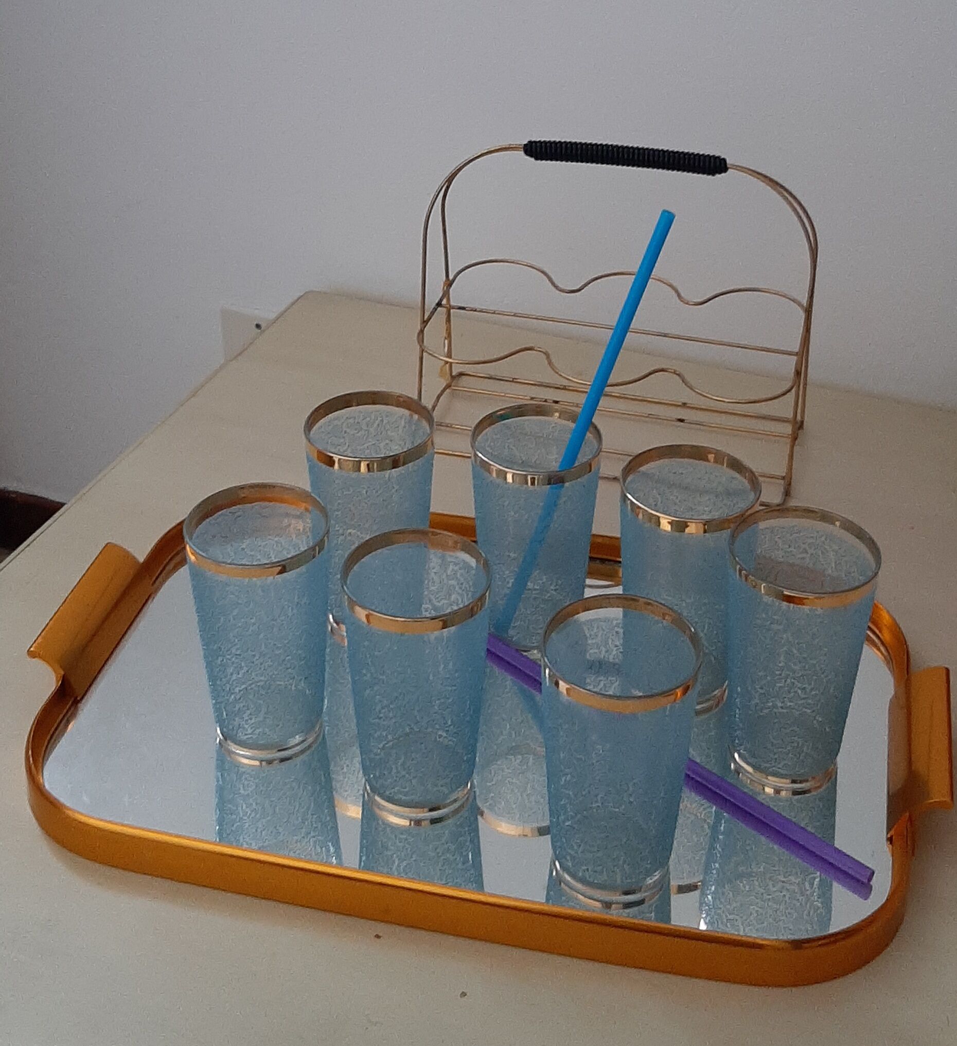 Support and glass for orangeade