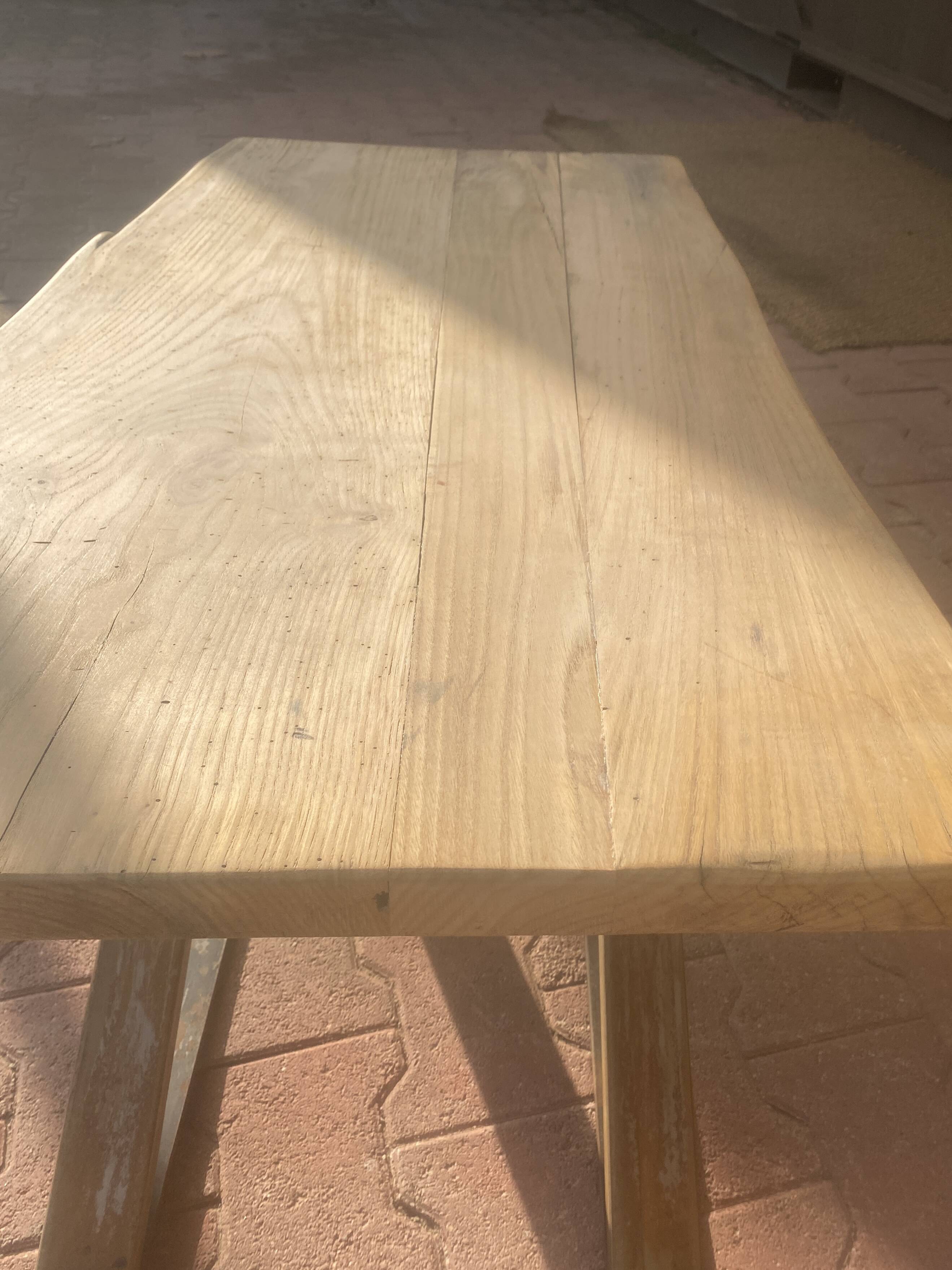 Coffee table with metal leg