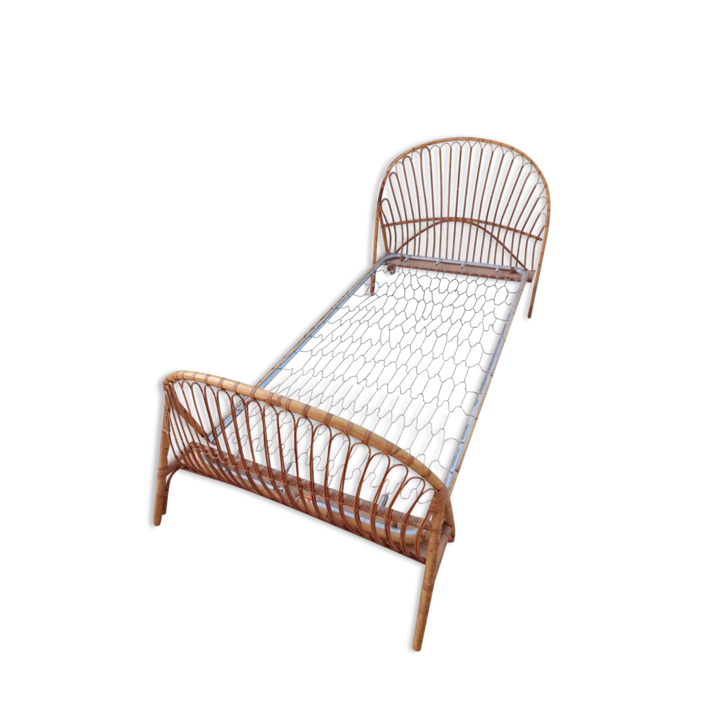 Vintage rattan basket bed 1 place