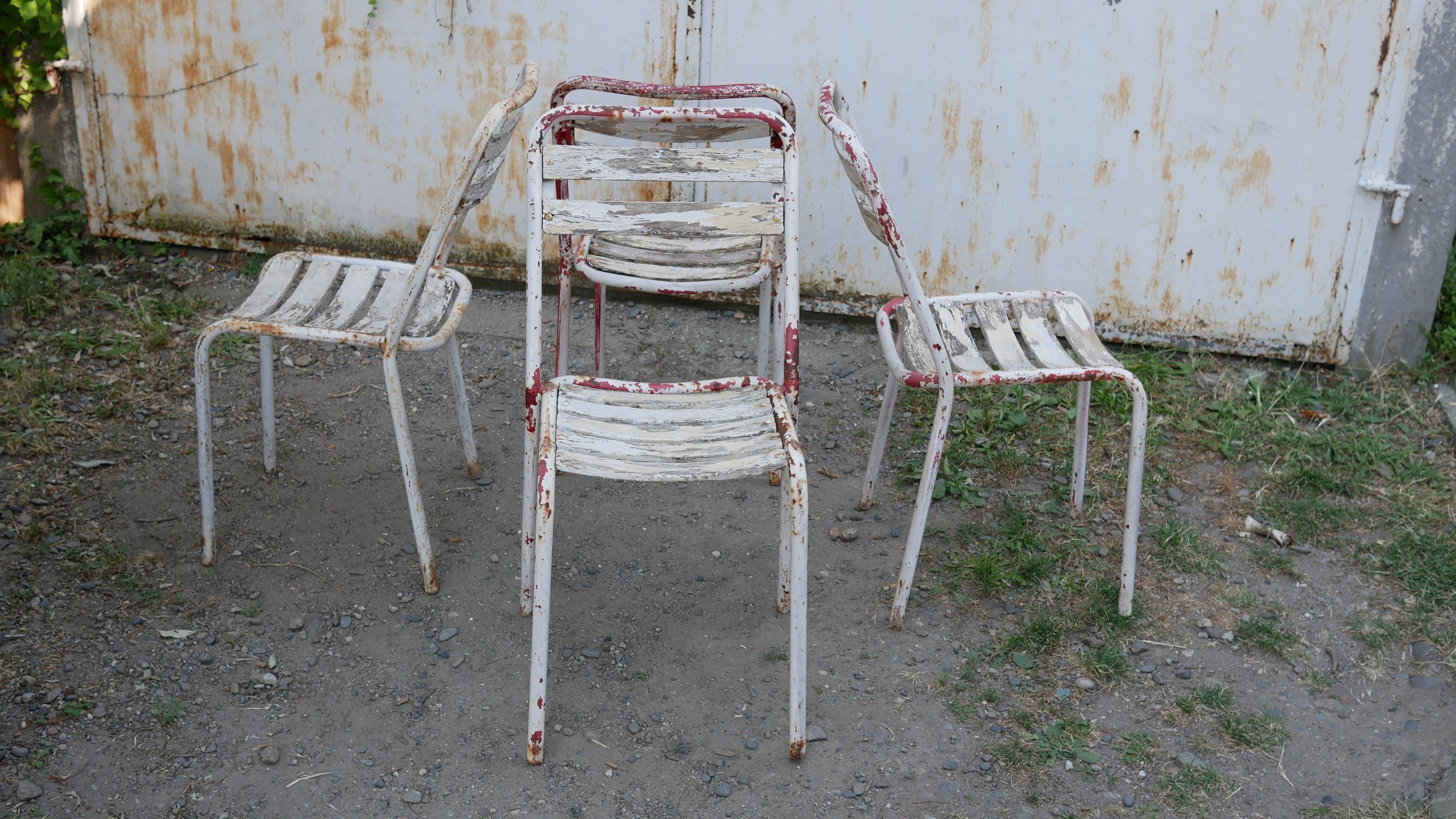 Chaises Tolix t2 par Xavier Pauchard