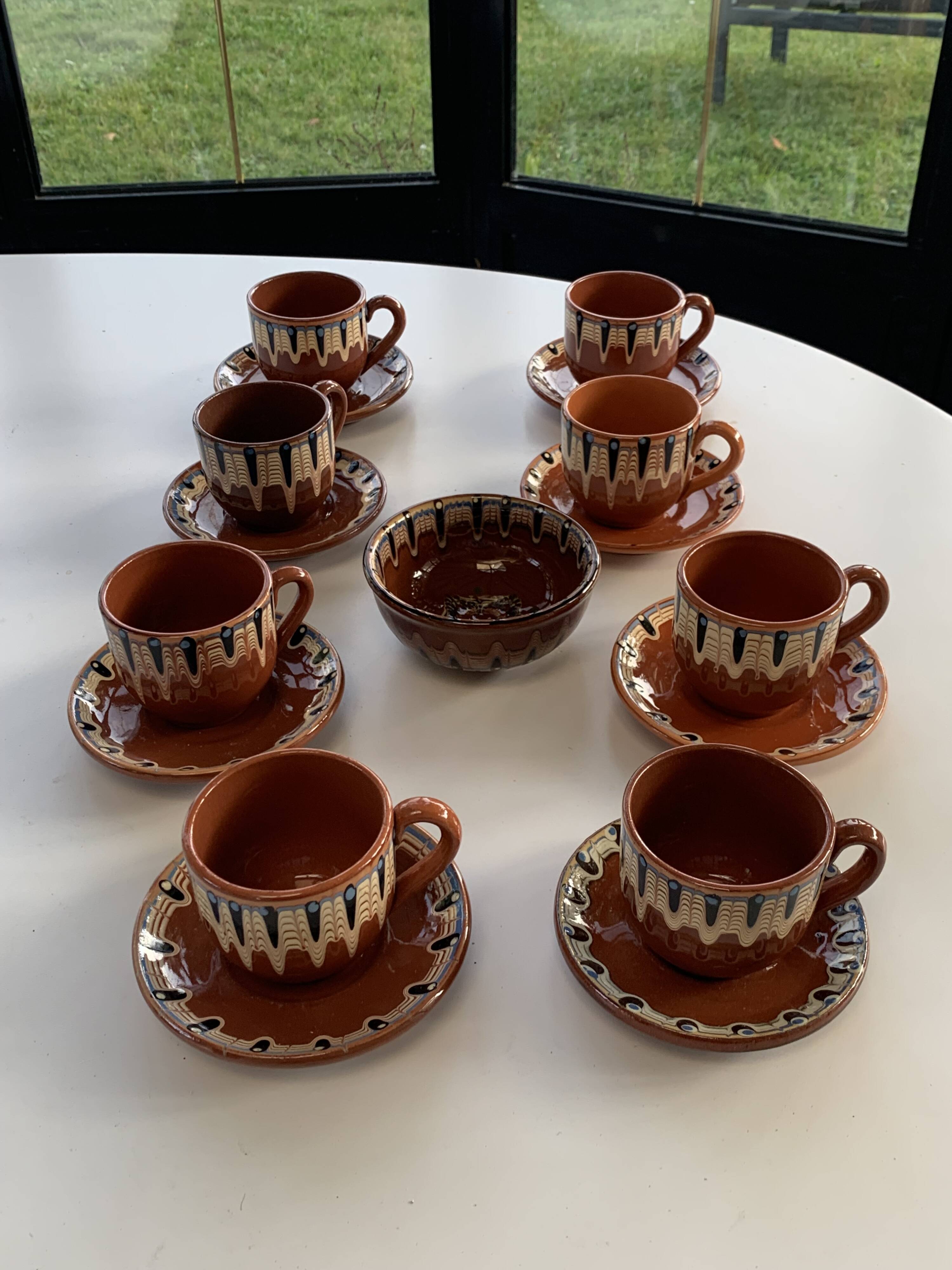 Coffee service composed of 17 pieces, 8 cups, 8 saucers and a sugar bowl, artisanal