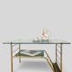 Table basse moderniste en métal et verre fumé